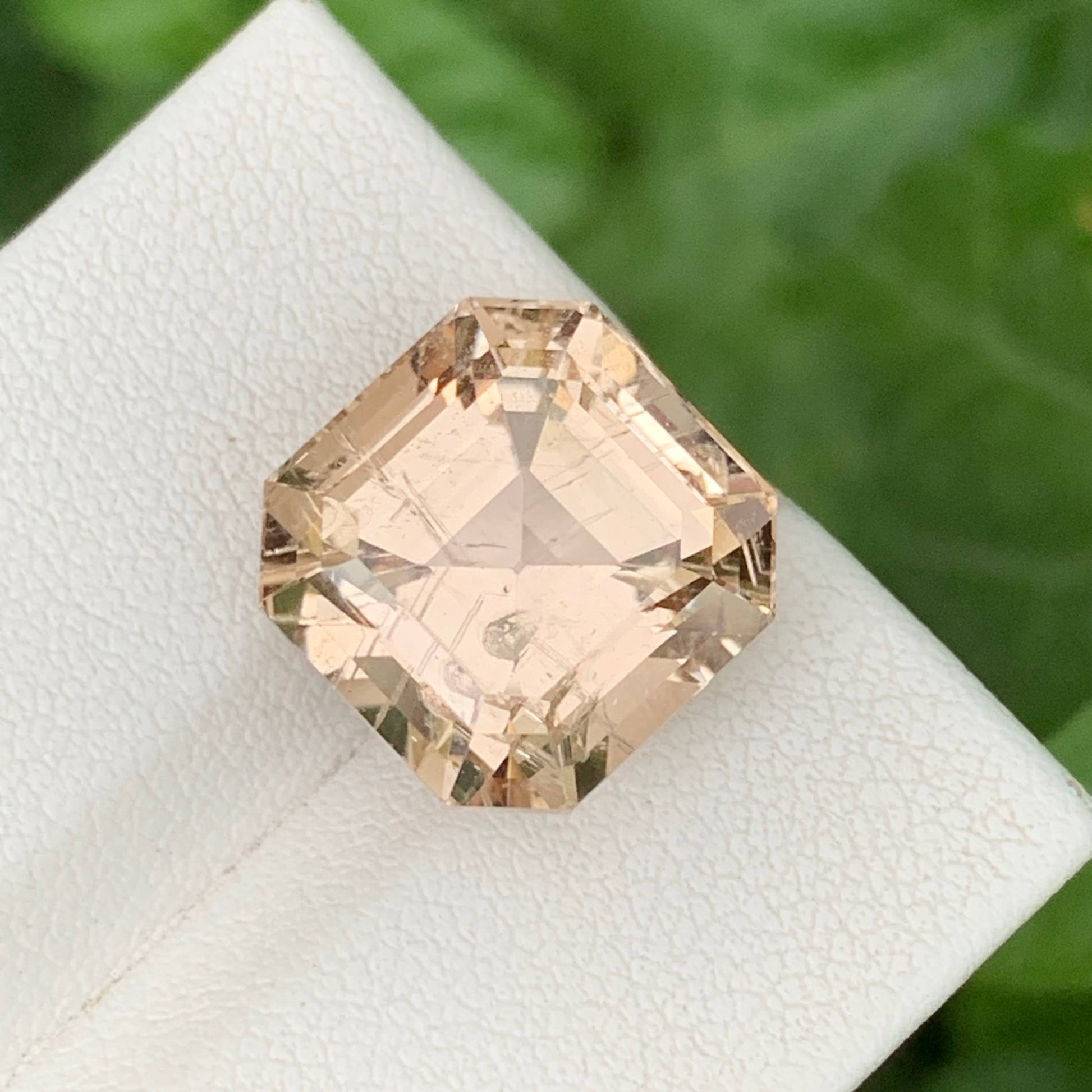 15.90 Carats Golden Topaz Stone