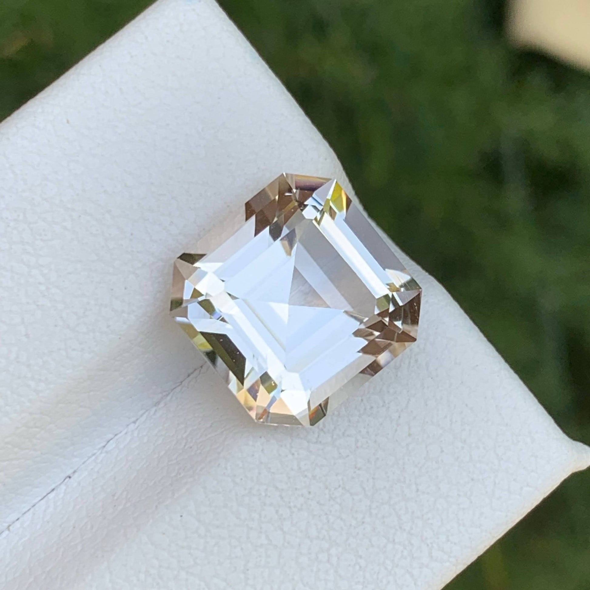 8.05 Carats Golden Topaz Stone