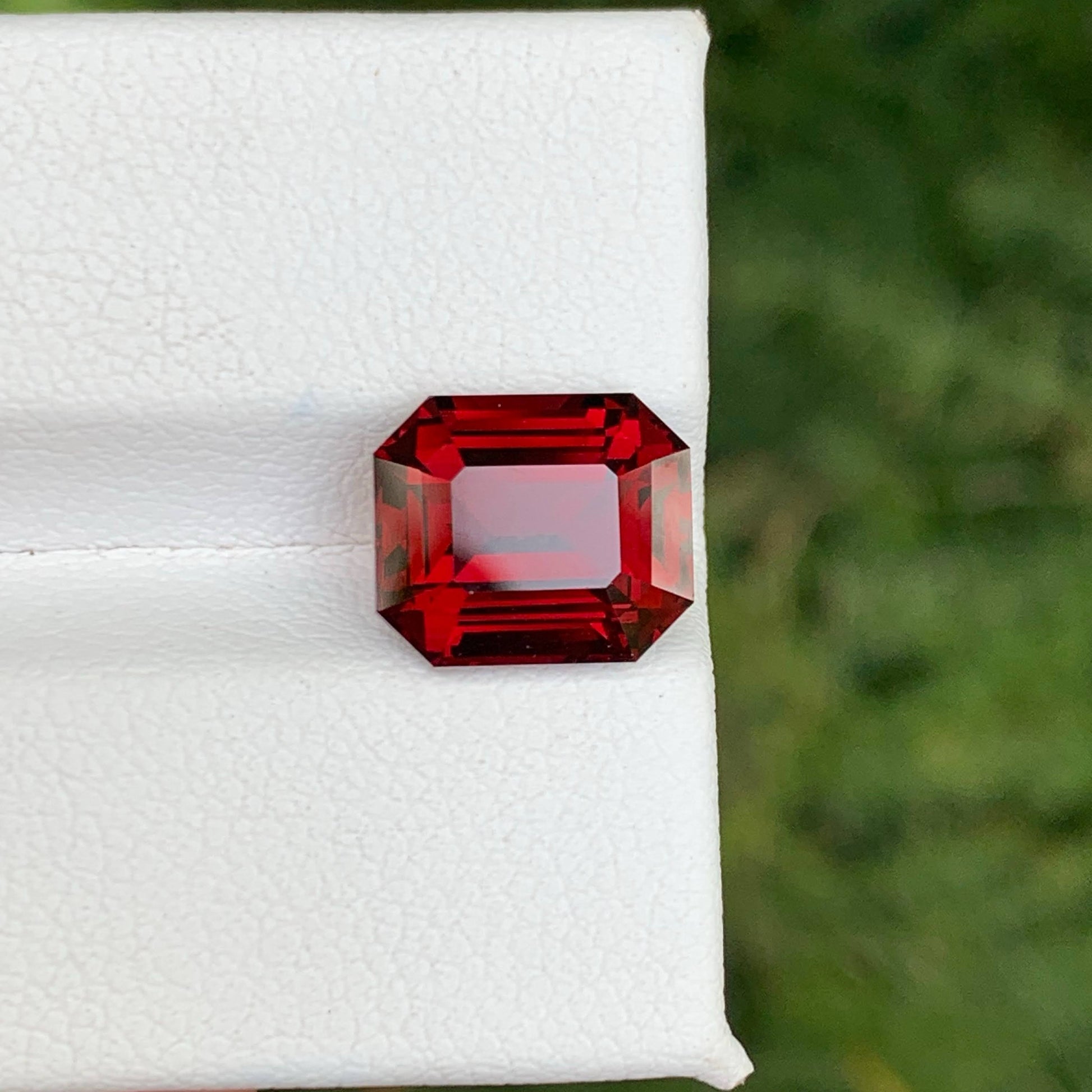 4.65 Ct Natural Sweet Red Garnet Emerald
