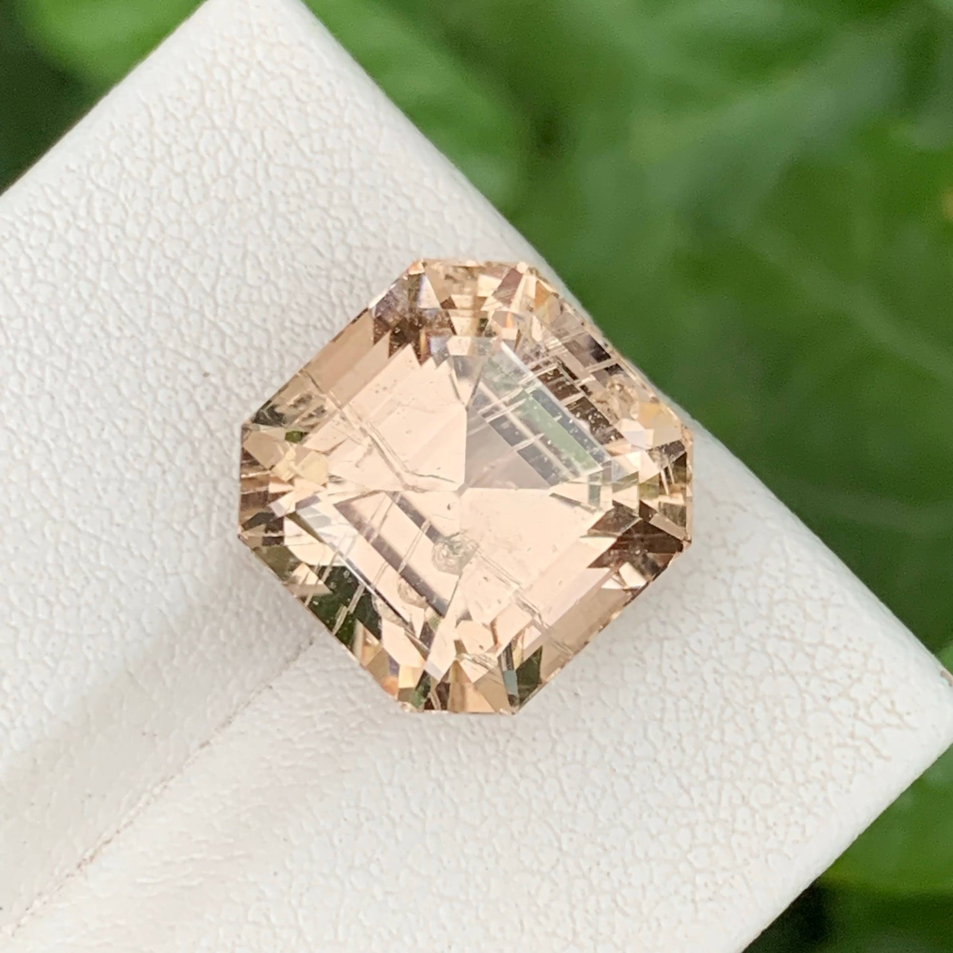 15.90 Carats Golden Topaz Stone