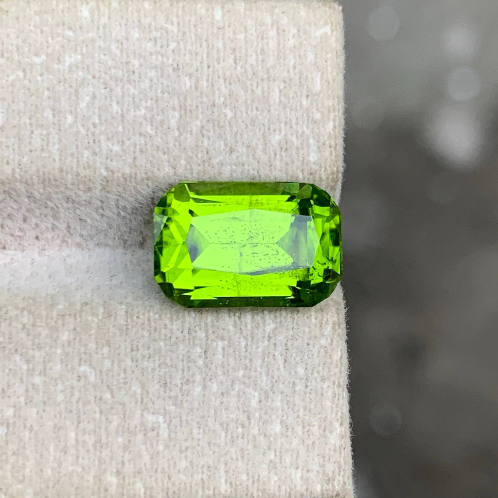 6-20-carat-apple-green-peridot-cushion-cut-pakistan-gemstone