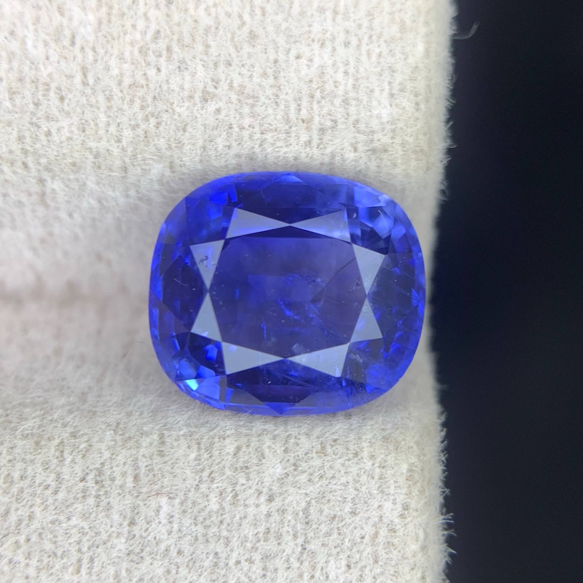 3Ct Fine Quality Blue Sapphire Cushion Cut