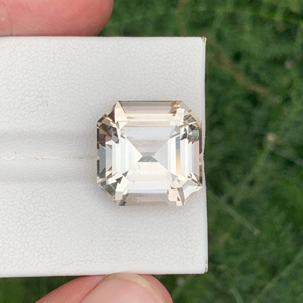 20.20 Carats Golden Topaz Stone