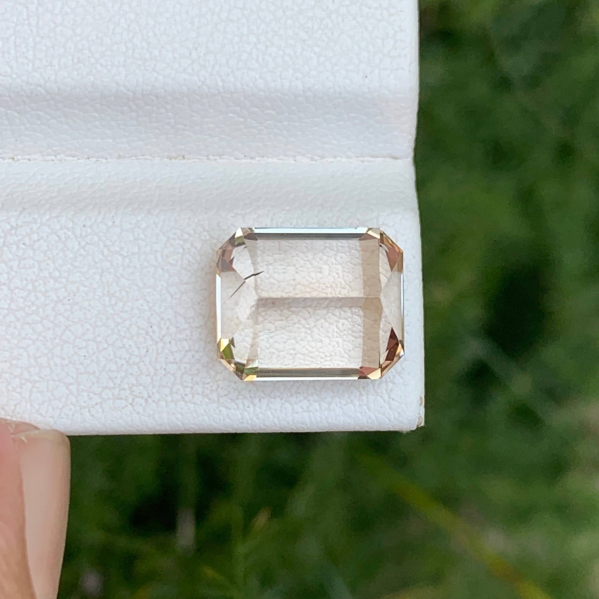8.40 Carats Golden Topaz Stone