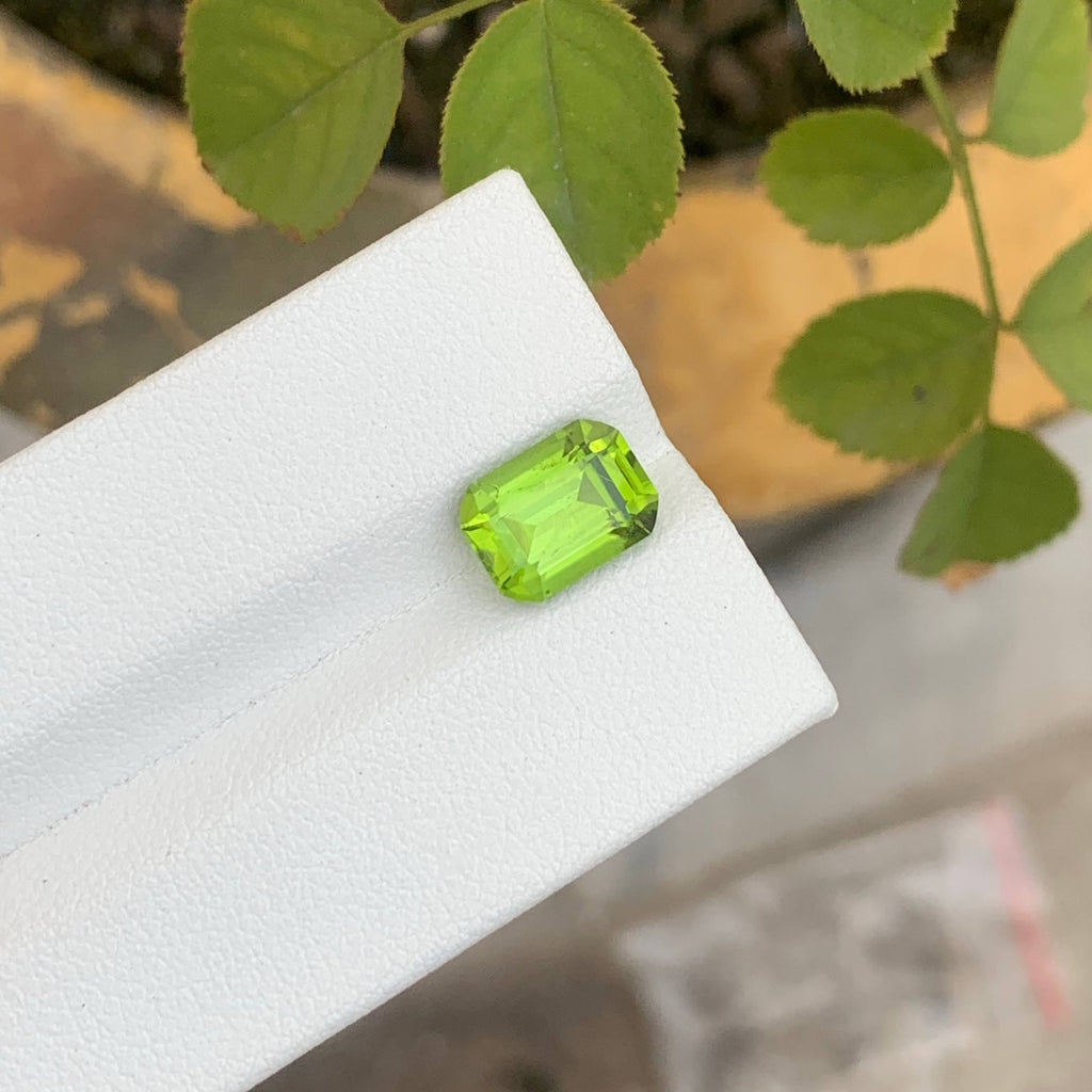 2.90 Ct Natural Apple Green Peridot Emerald
