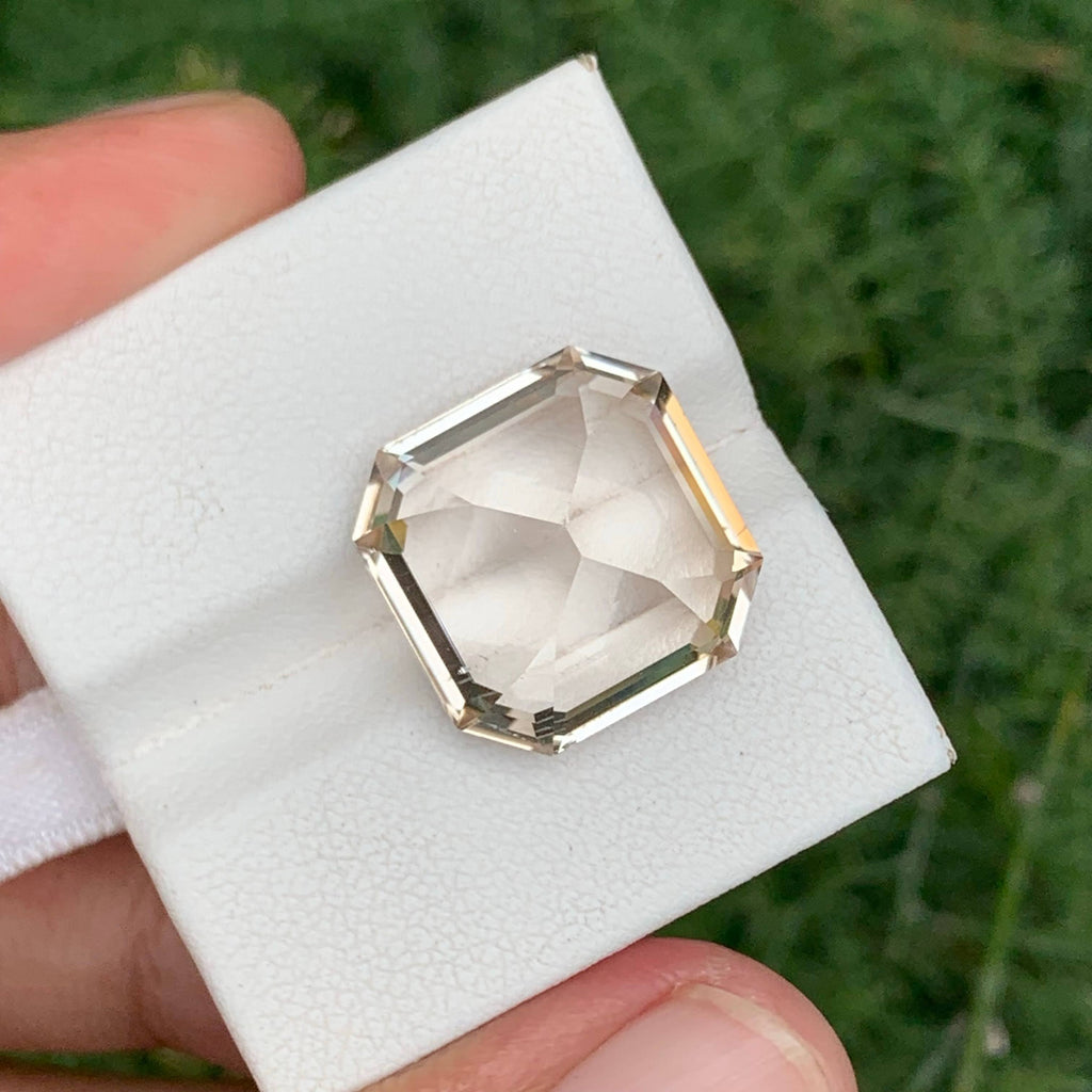 20.20 Carats Golden Topaz Stone