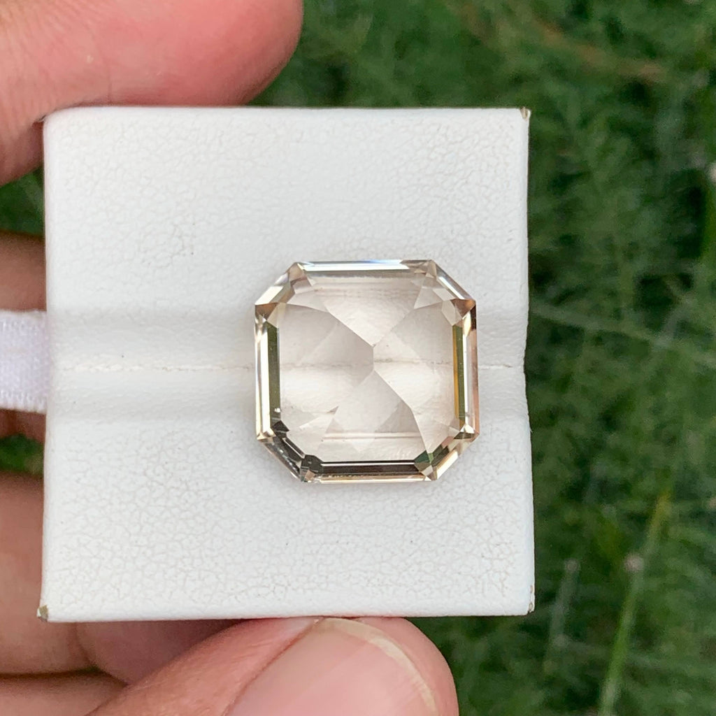 20.20 Carats Golden Topaz Stone