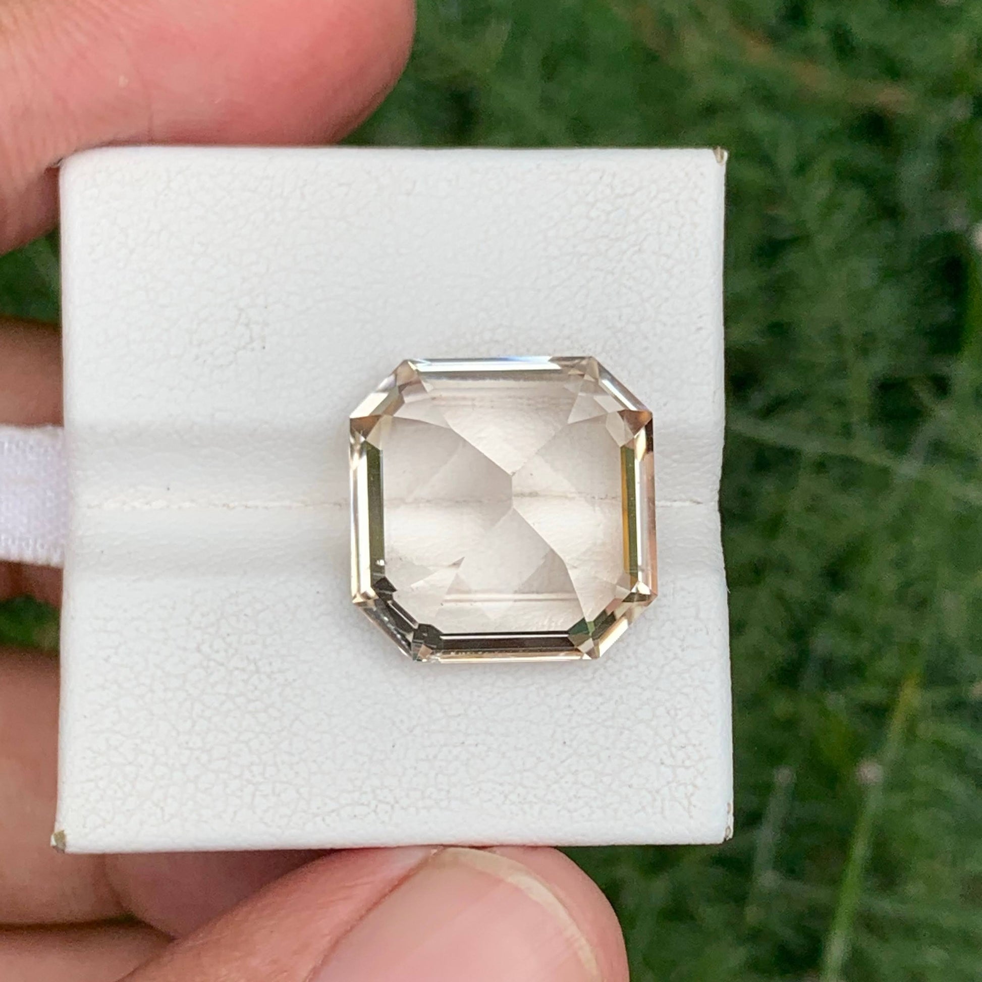 20.20 Carats Golden Topaz Stone