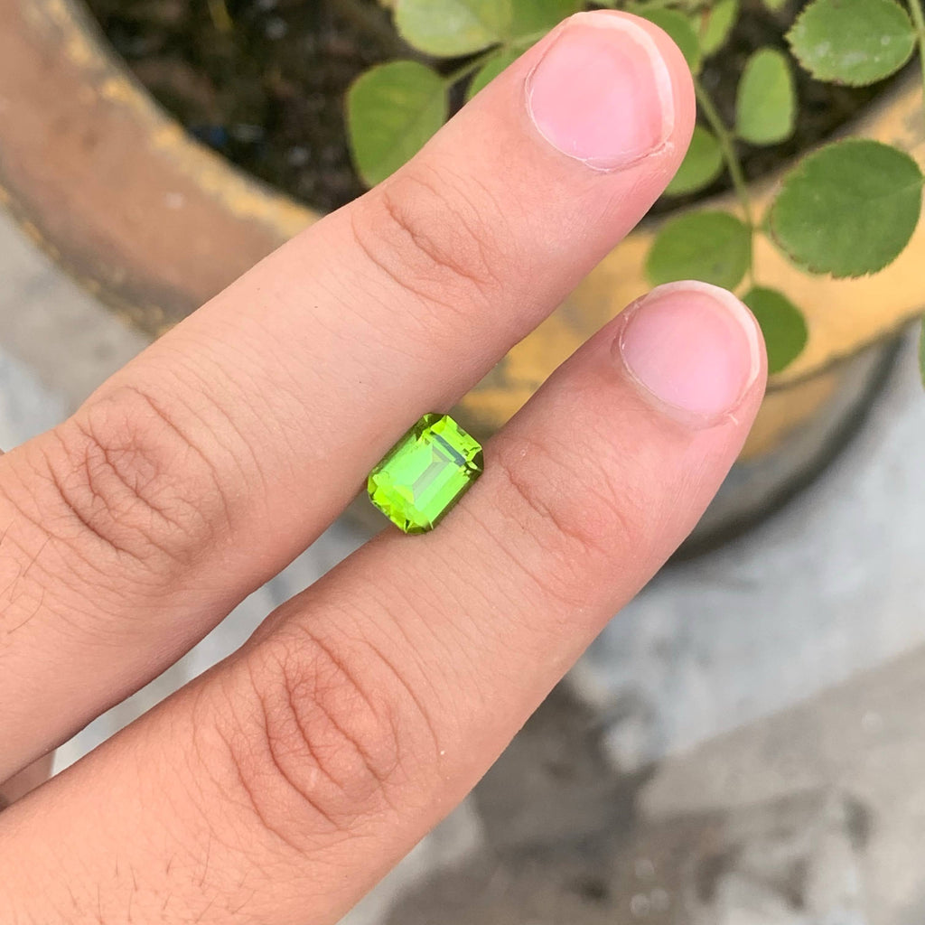 2.90 Ct Natural Apple Green Peridot Emerald