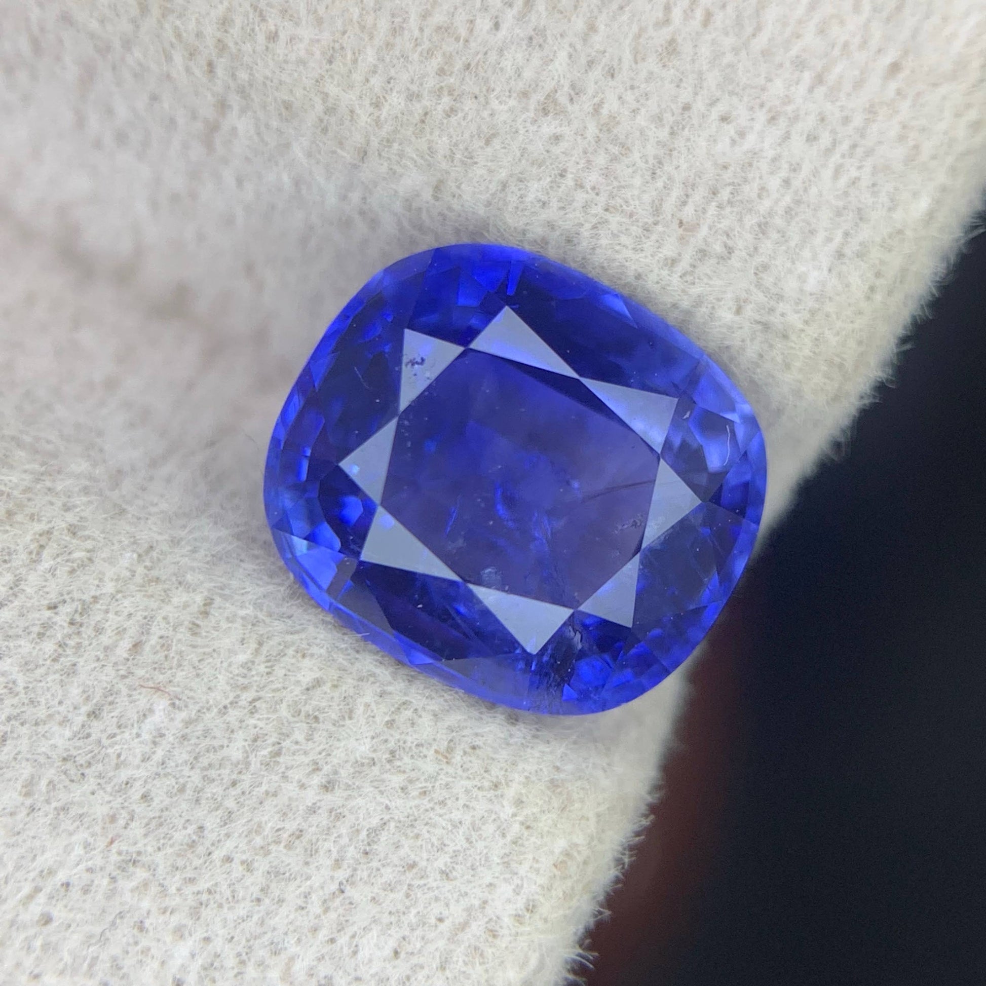 3Ct Fine Quality Blue Sapphire Cushion Cut