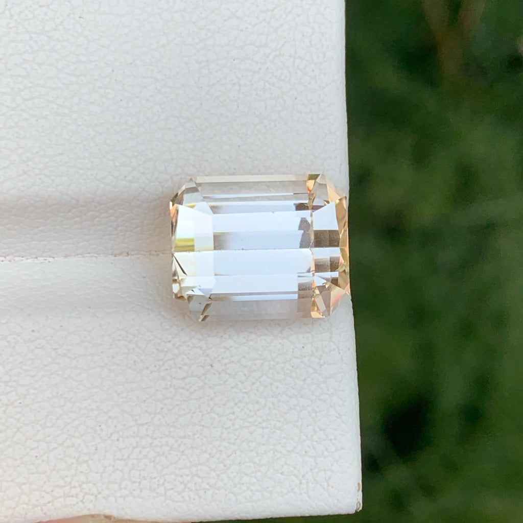 8.40 Carats Golden Topaz Stone