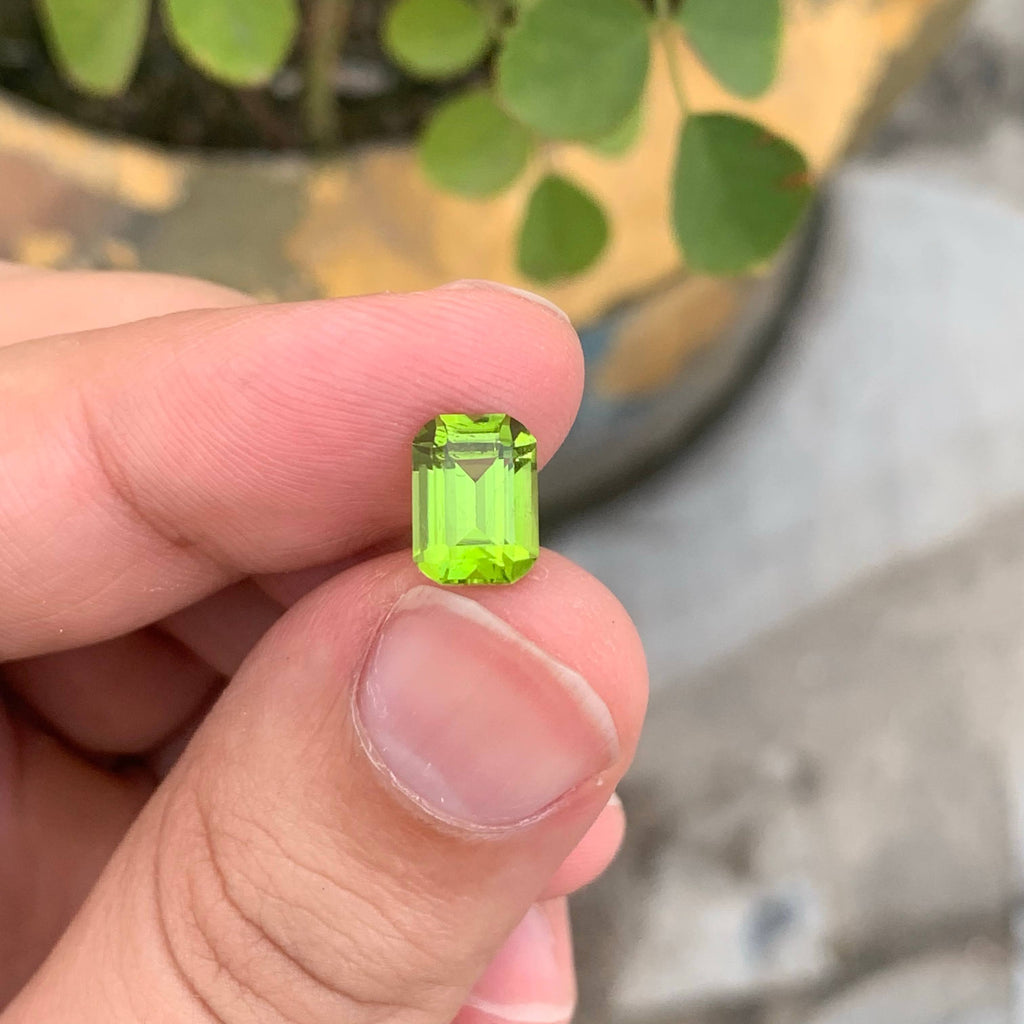 2.90 Ct Natural Apple Green Peridot Emerald