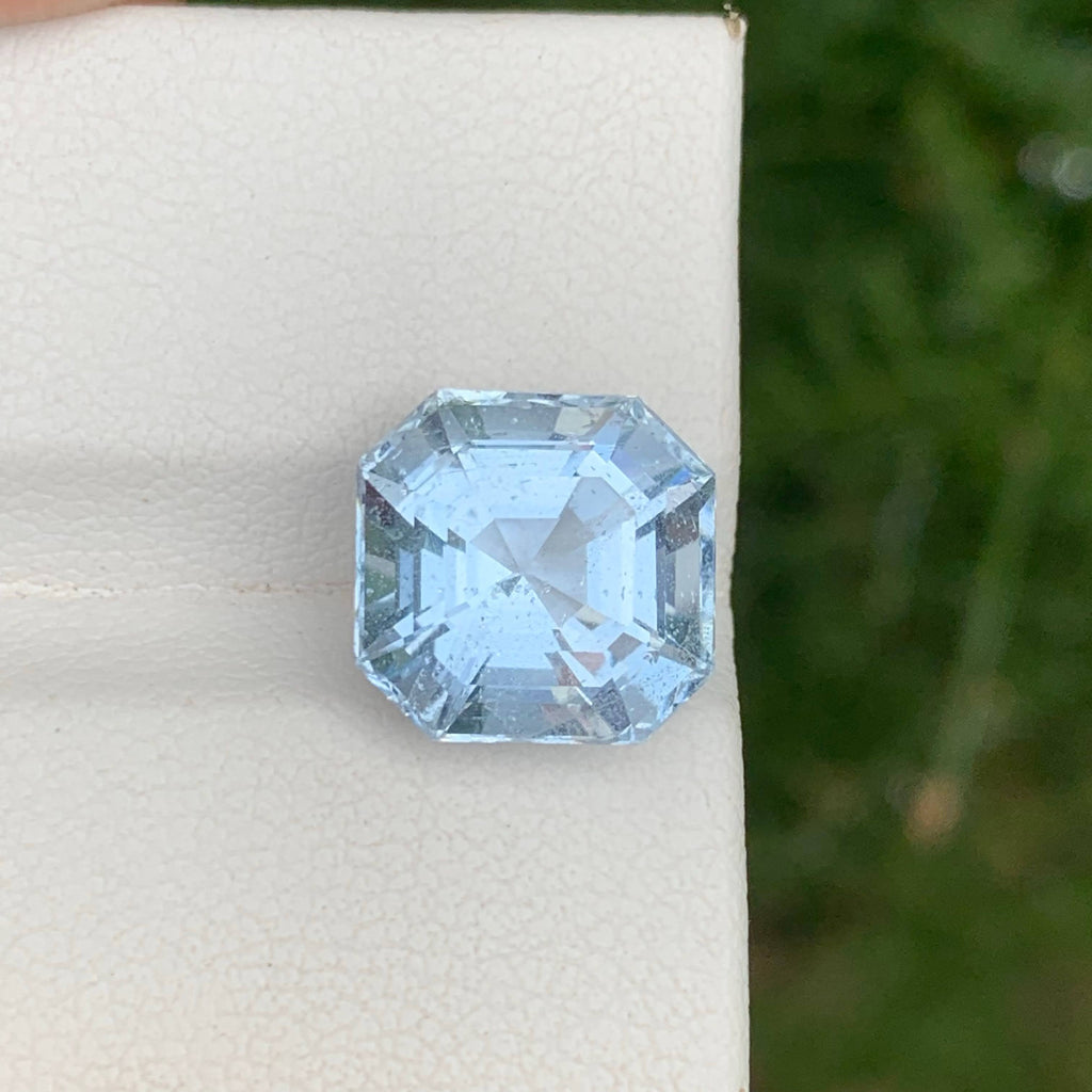 5.85 Carats Deep Blue Aquamarine