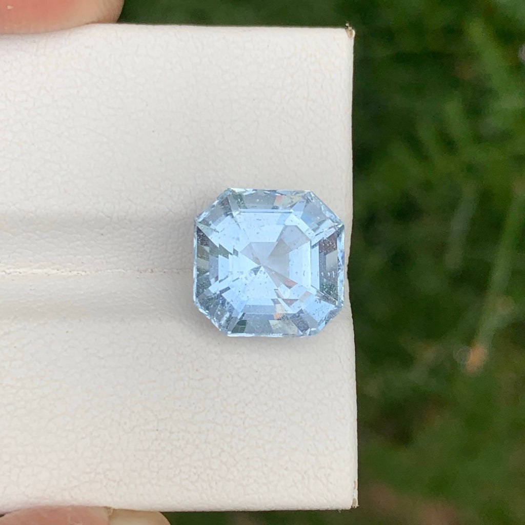 5.85 Carats Deep Blue Aquamarine