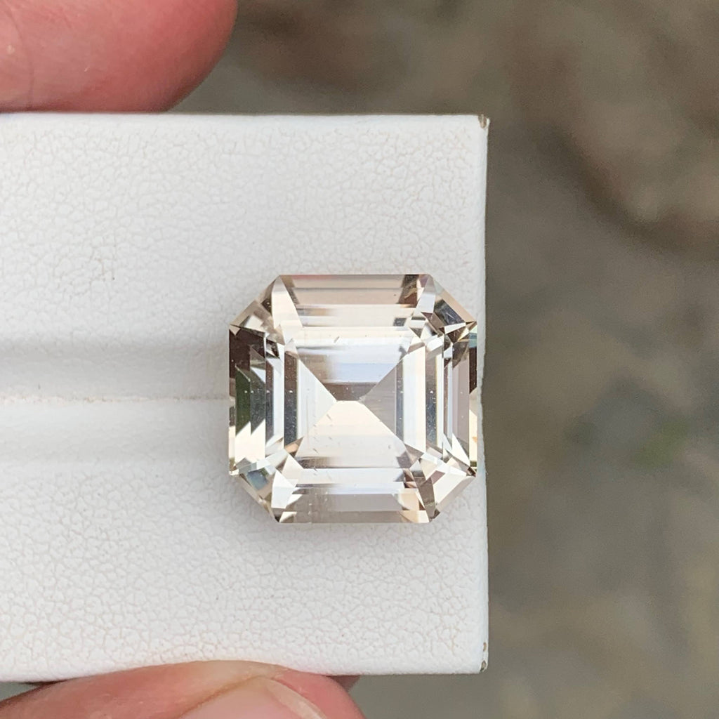 20.20 Carats Golden Topaz Stone