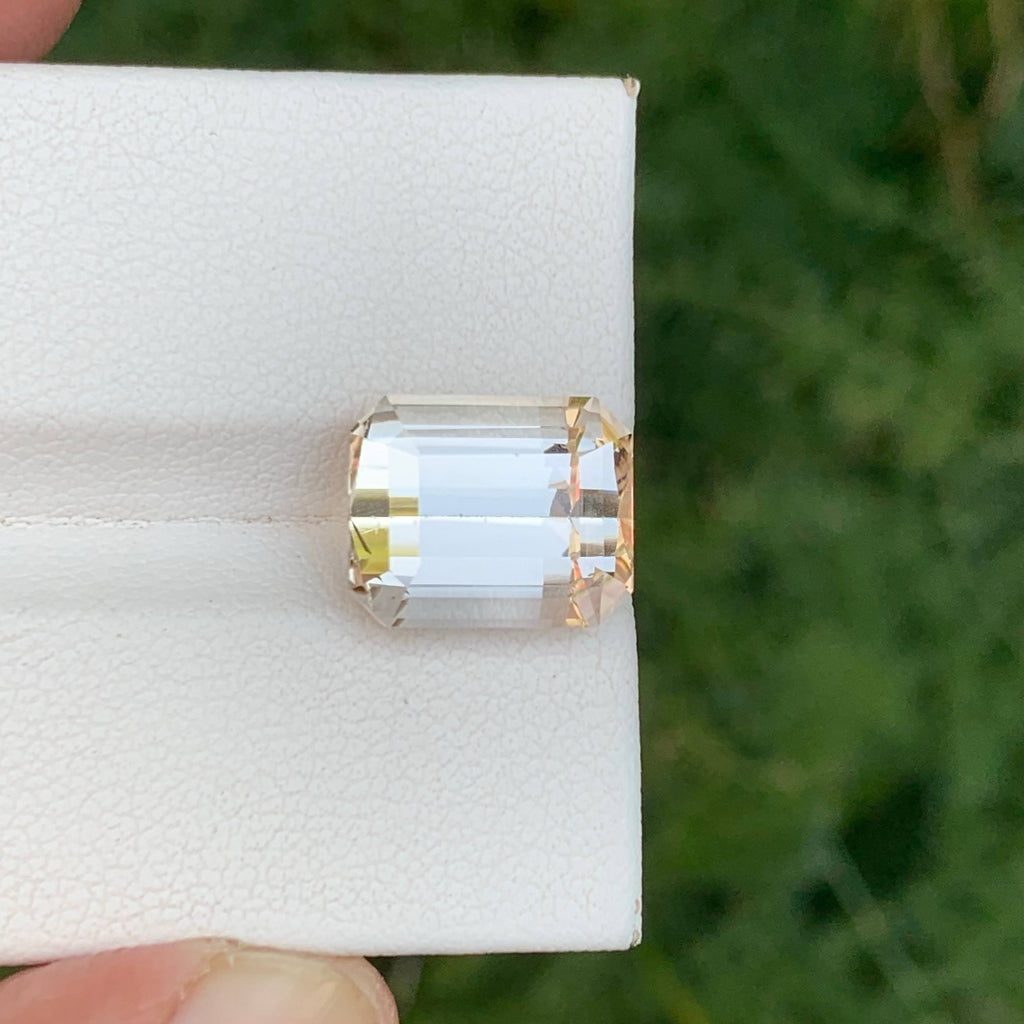 8.40 Carats Golden Topaz Stone