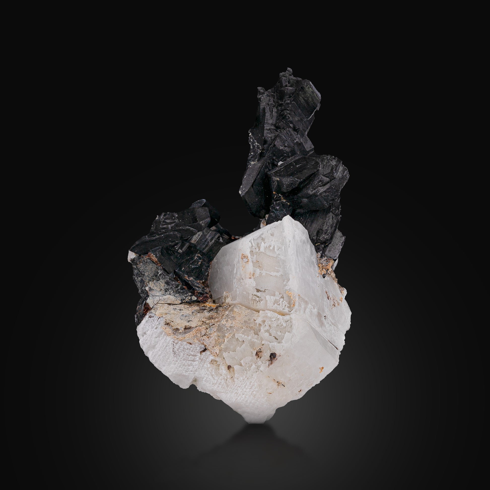 Aeigrine-Augite On Calcite