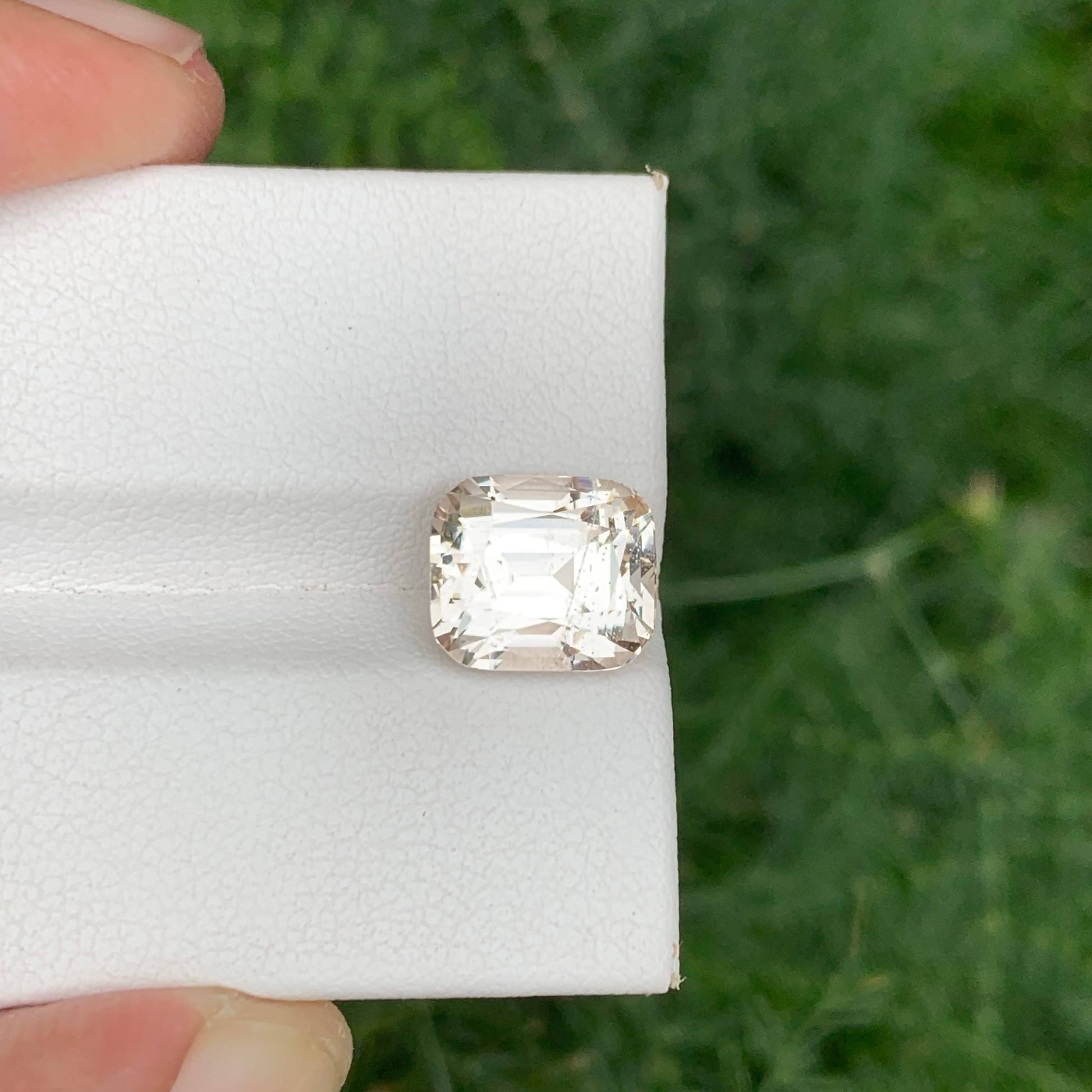 5.80 Carats Golden Topaz Stone