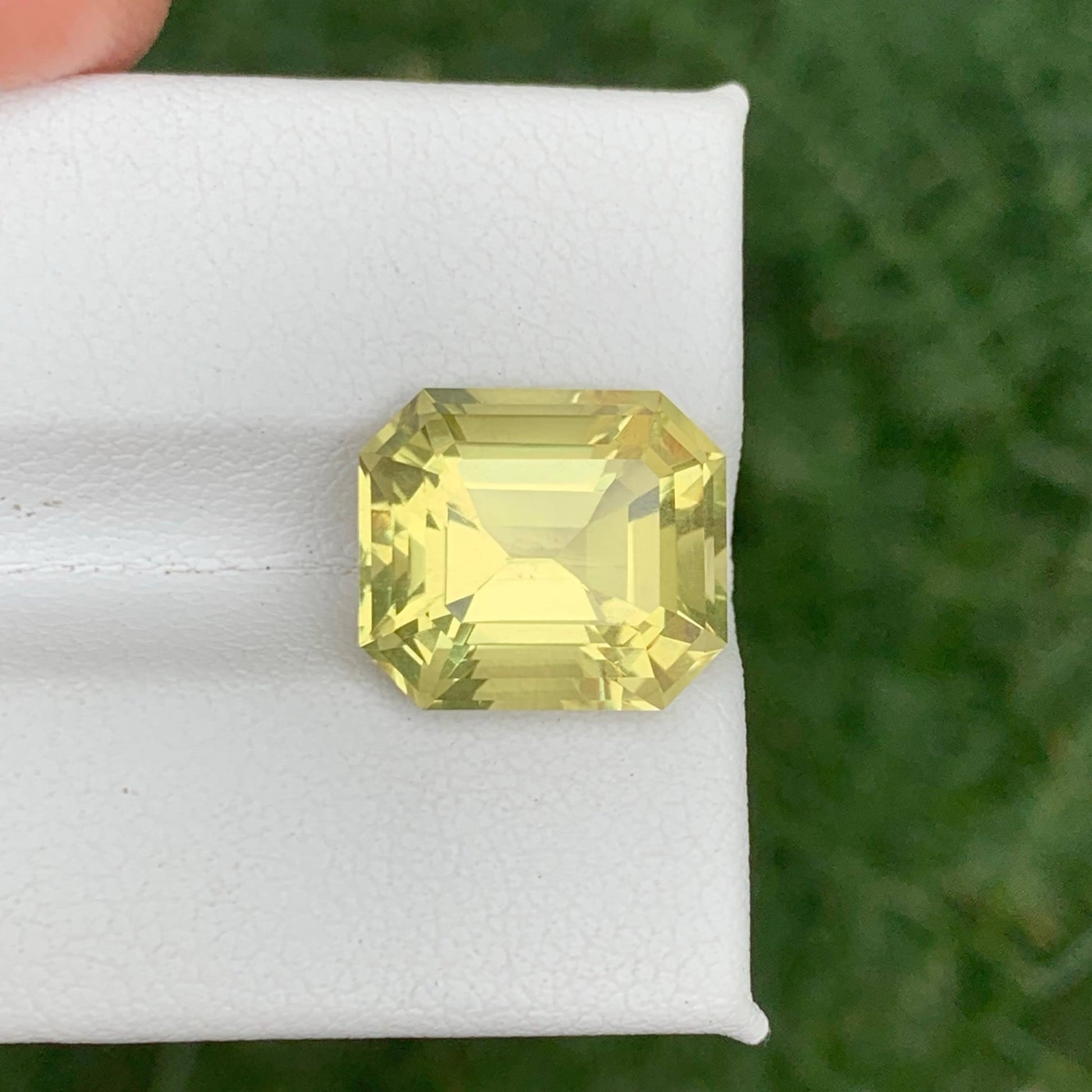 7.40 Carats Lemon Citrine Emerald