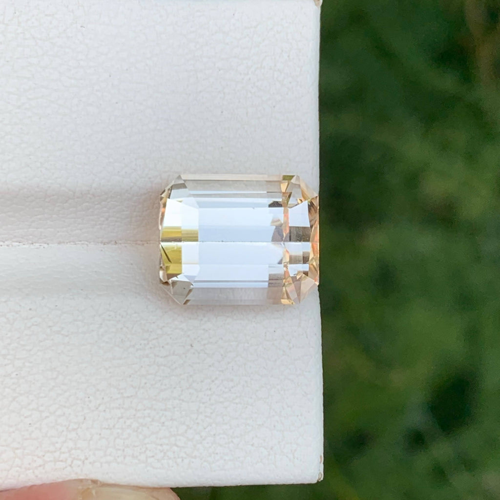 8.40 Carats Golden Topaz Stone