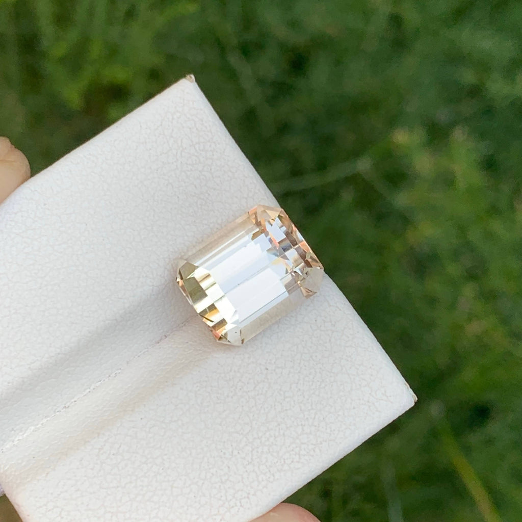 8.40 Carats Golden Topaz Stone