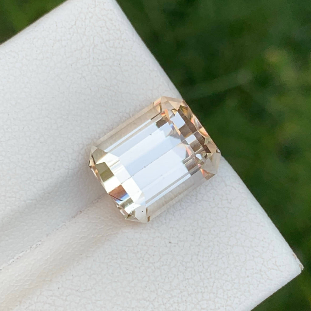 8.40 Carats Golden Topaz Stone