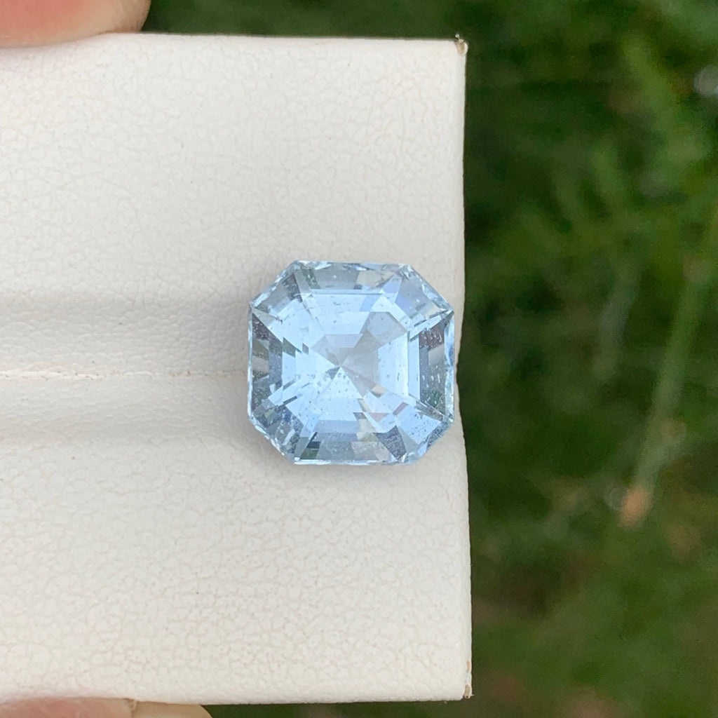 5.85 Carats Deep Blue Aquamarine