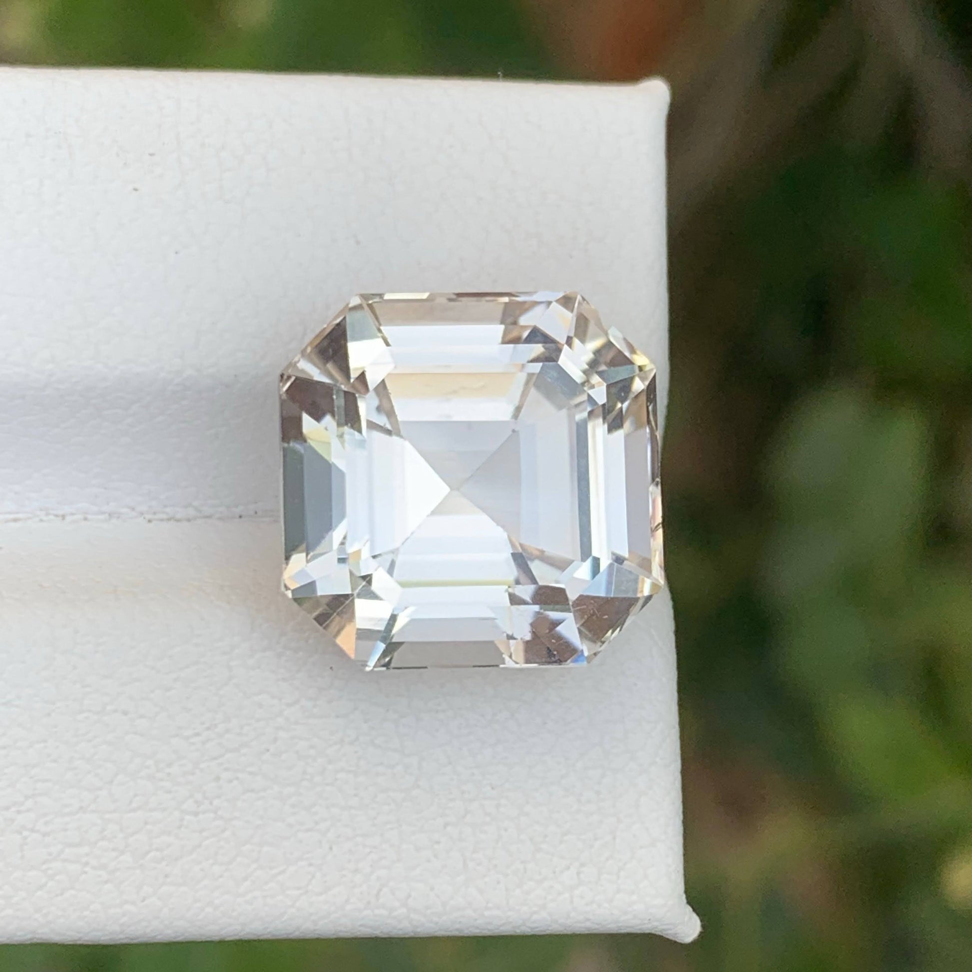 18.50 Carats Golden Topaz Stone