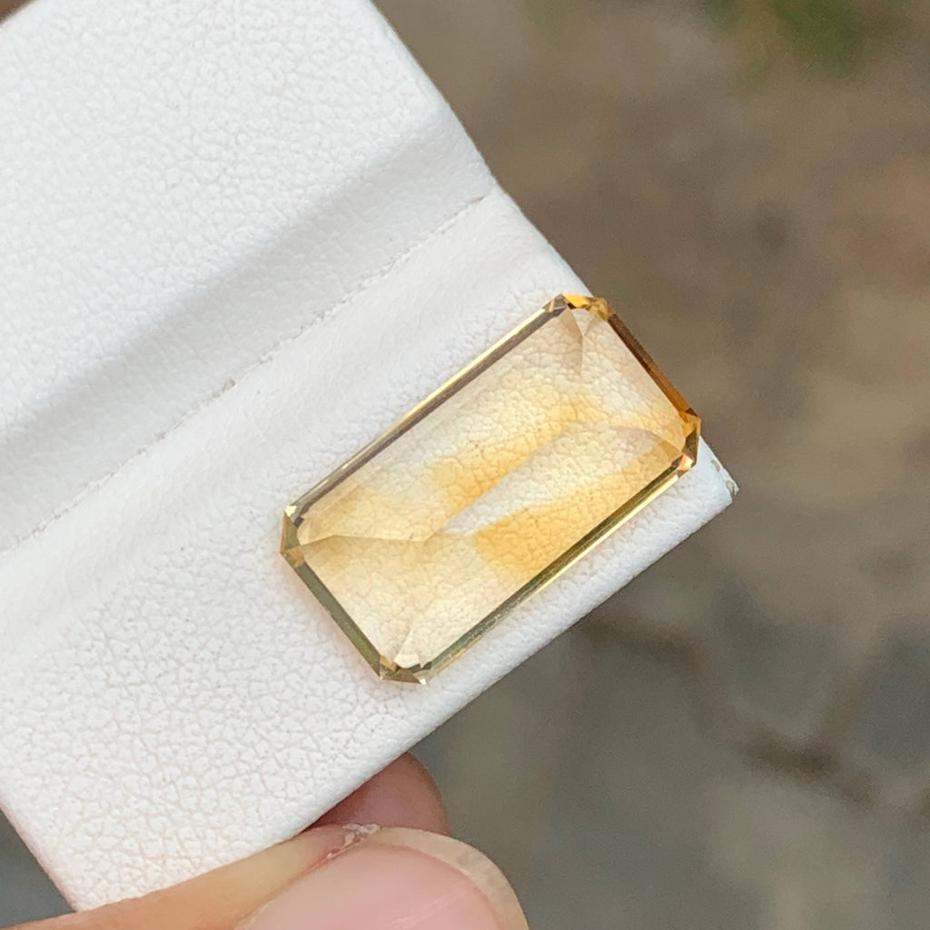 9.55 Carats Golden Citrine Stone
