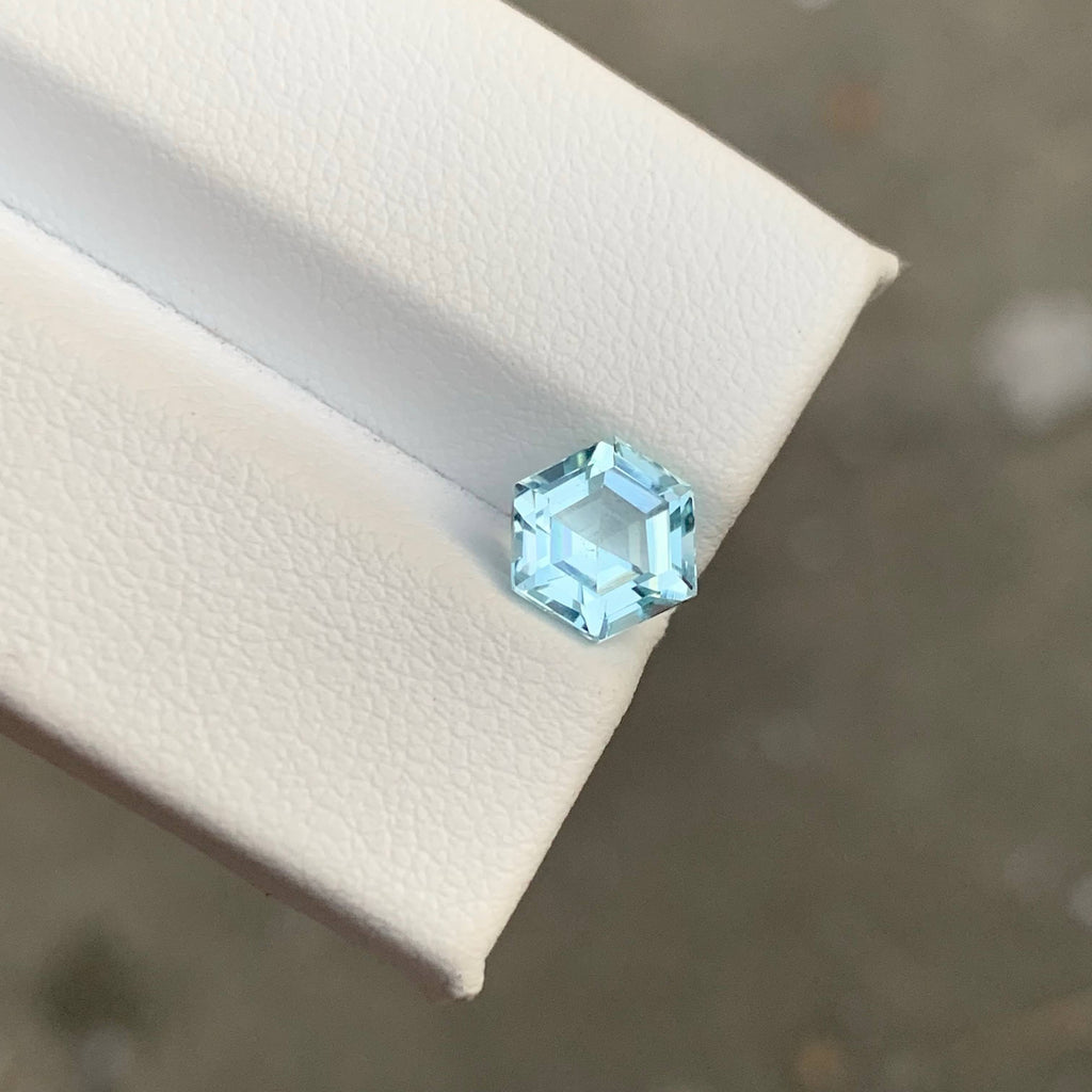 1.65 Carat Light Blue Aquamarine Hexagonal Cut Pakistan Gemstone, VVS, Untreated