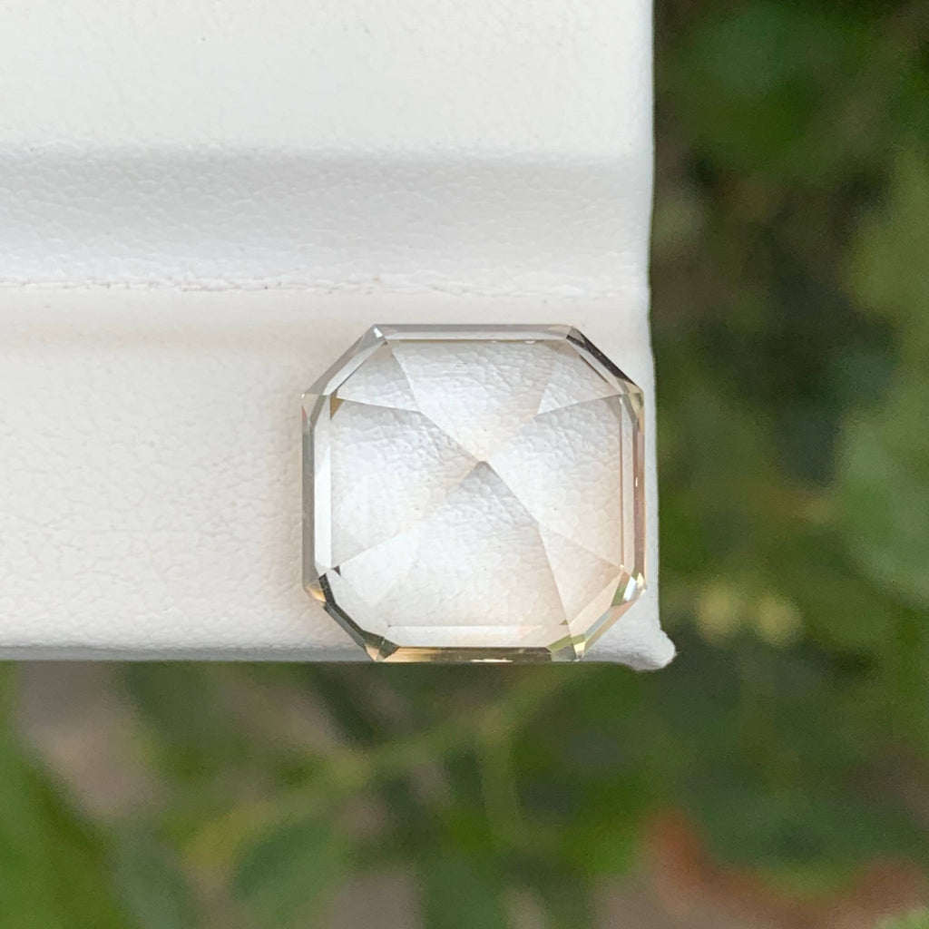18.50 Carats Golden Topaz Stone