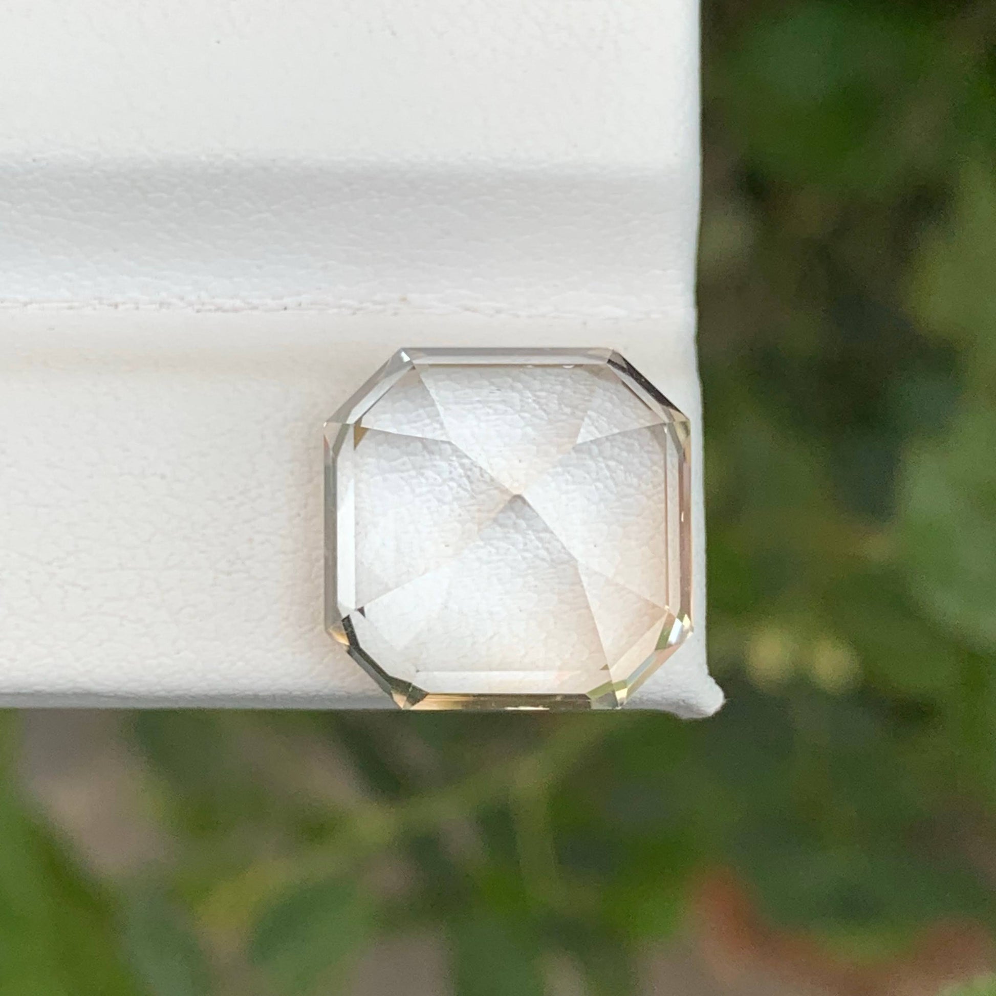 18.50 Carats Golden Topaz Stone