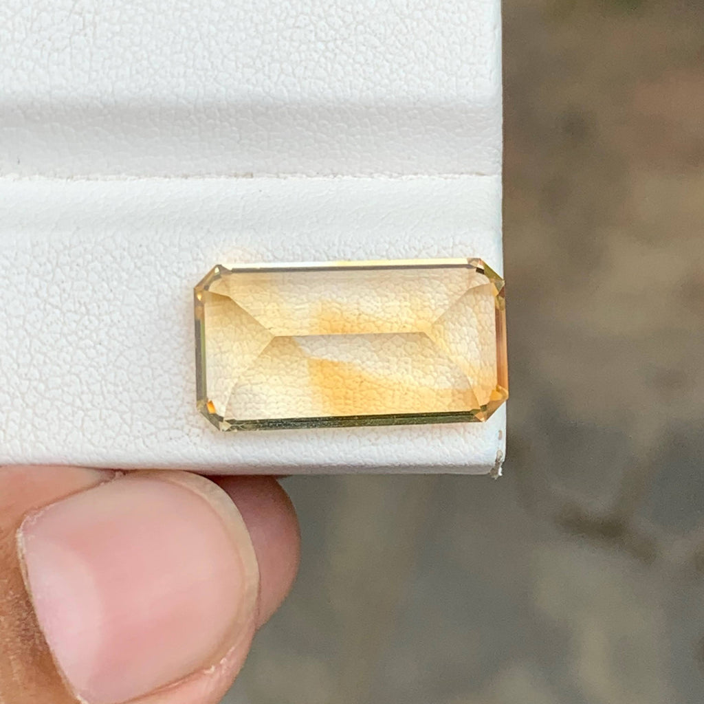 9.55 Carats Golden Citrine Stone