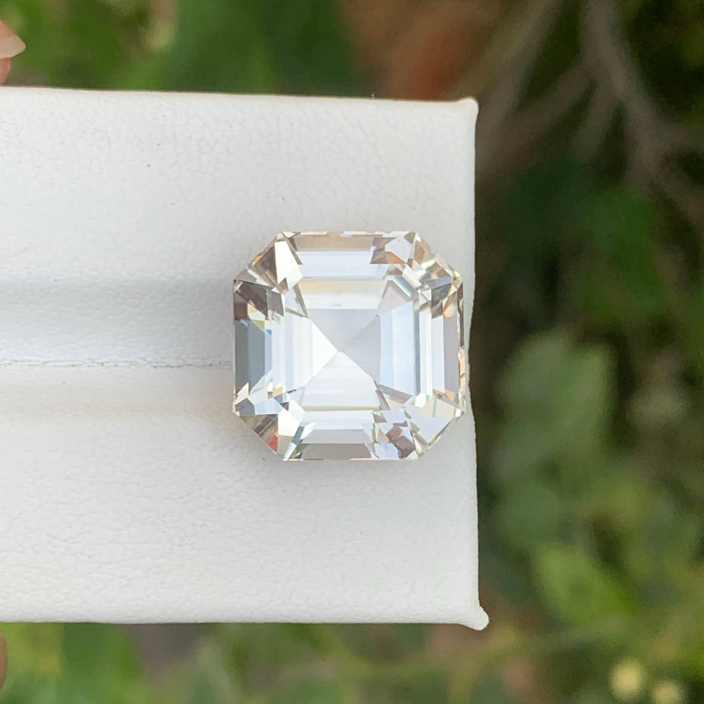 18.50 Carats Golden Topaz Stone