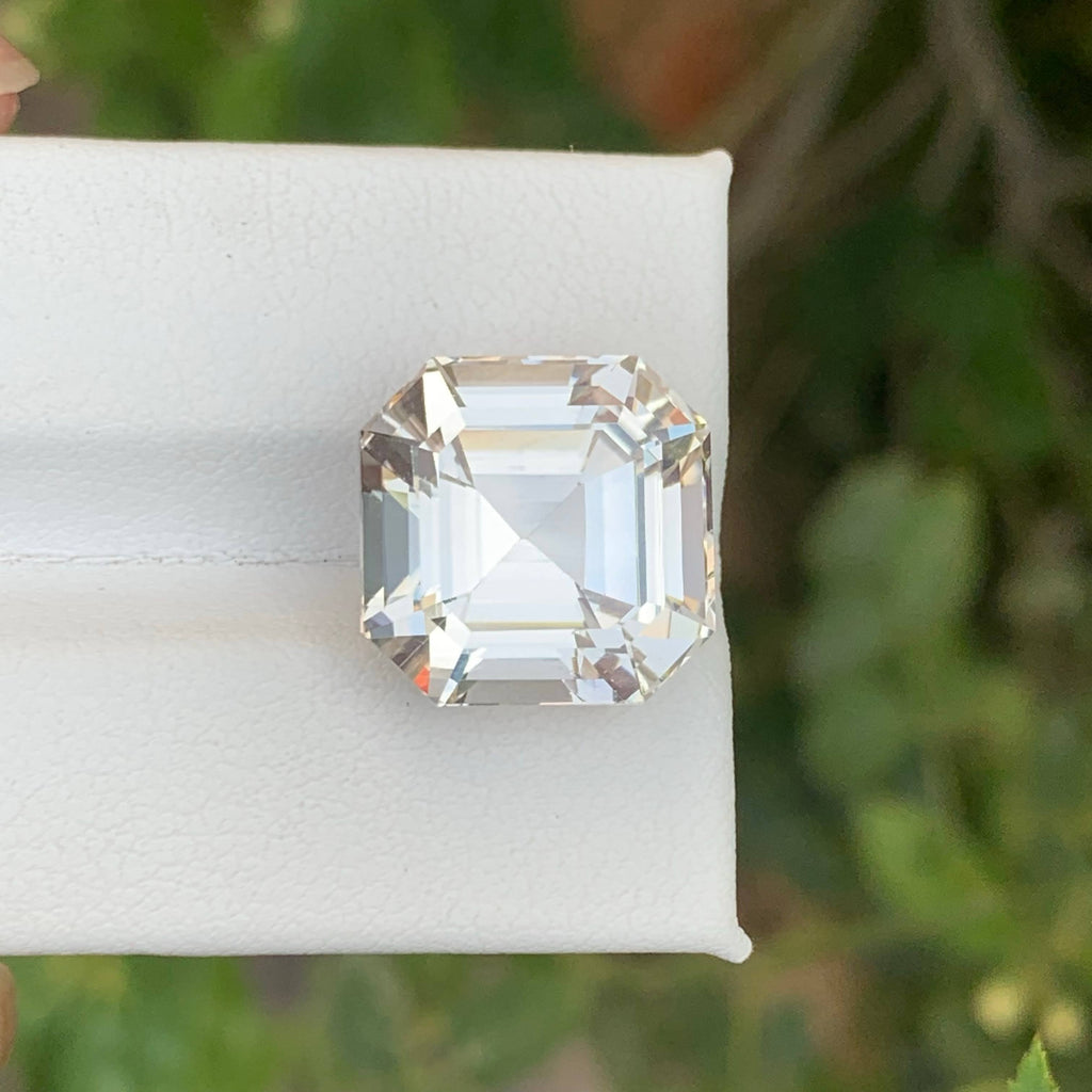 18.50 Carats Golden Topaz Stone