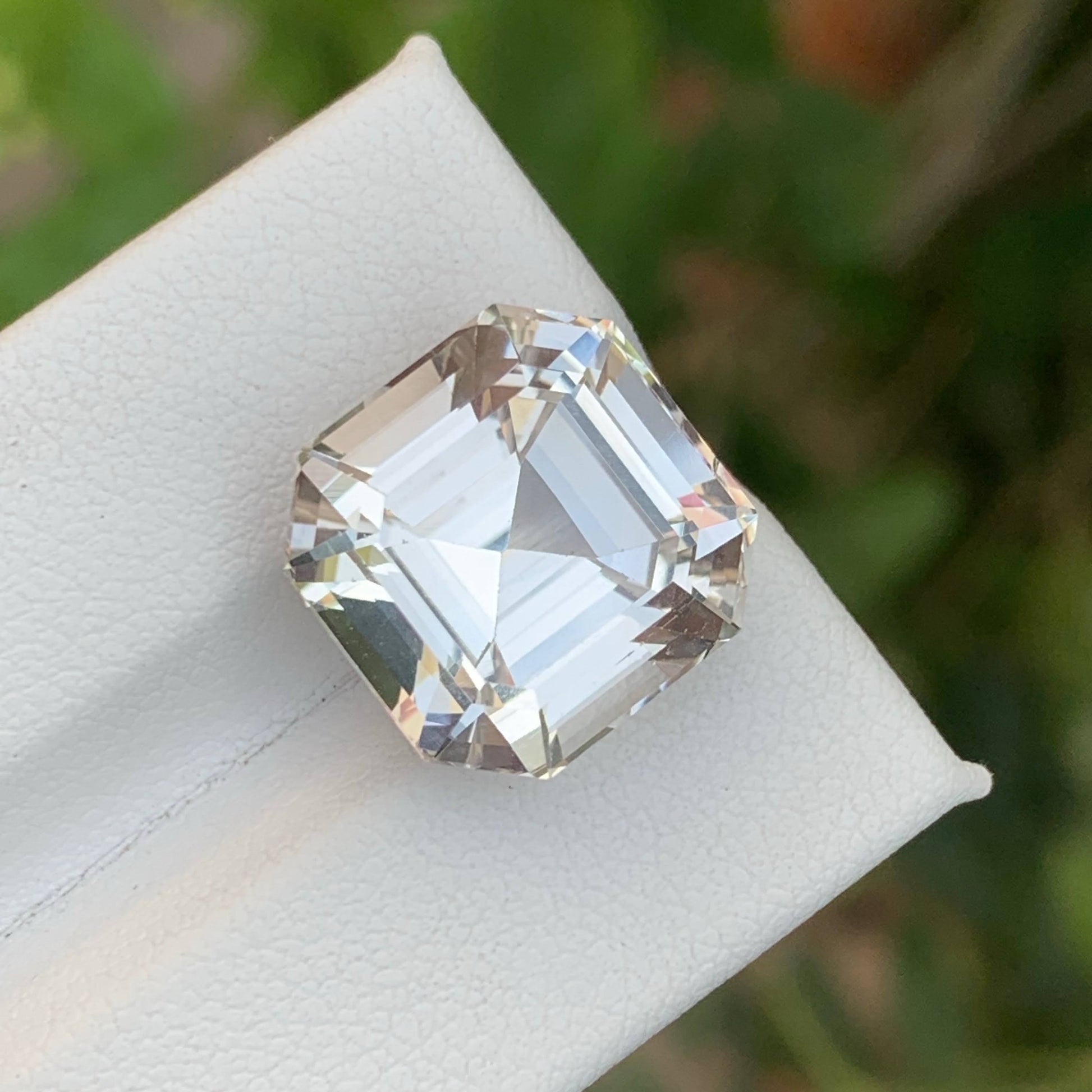 18.50 Carats Golden Topaz Stone
