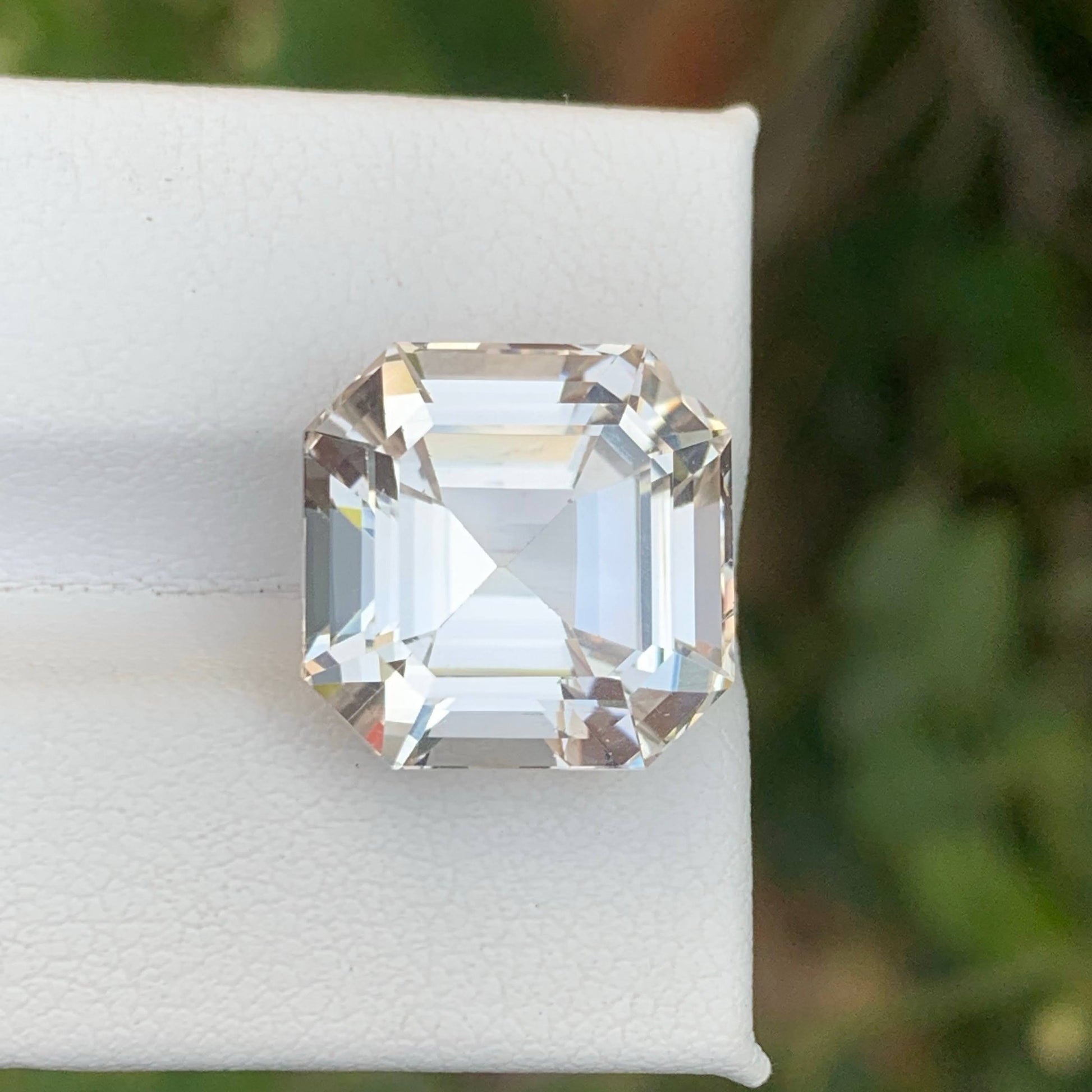 18.50 Carats Golden Topaz Stone
