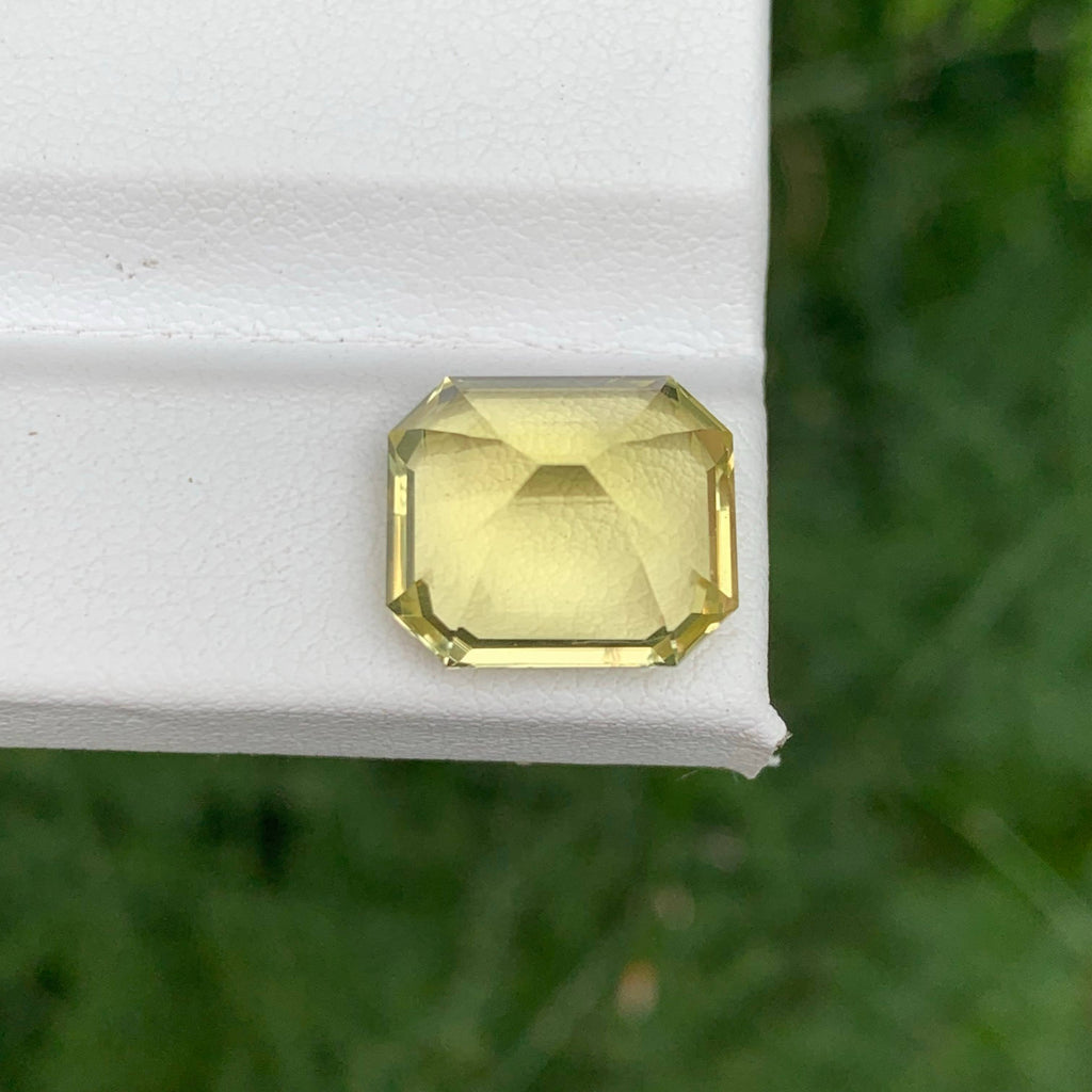 7.40 Carats Lemon Citrine Emerald