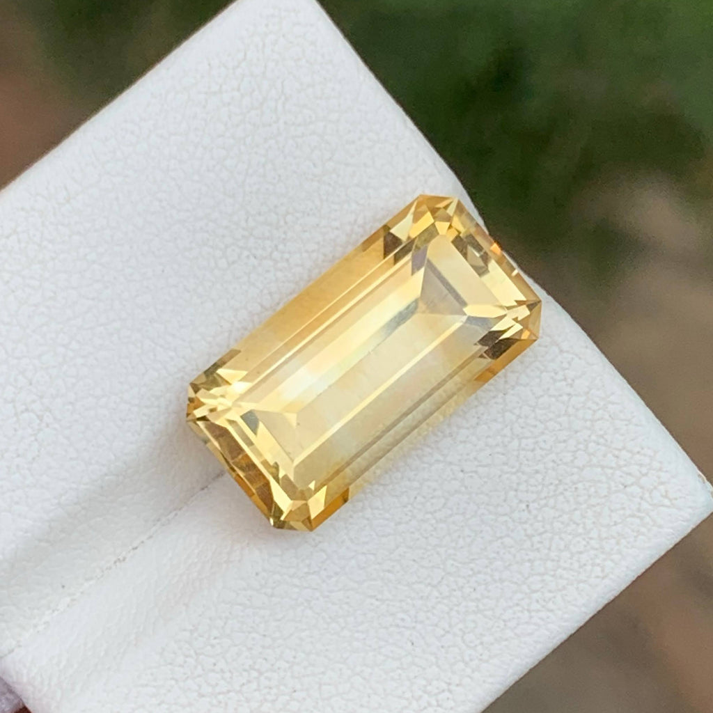 9.55 Carats Golden Citrine Stone