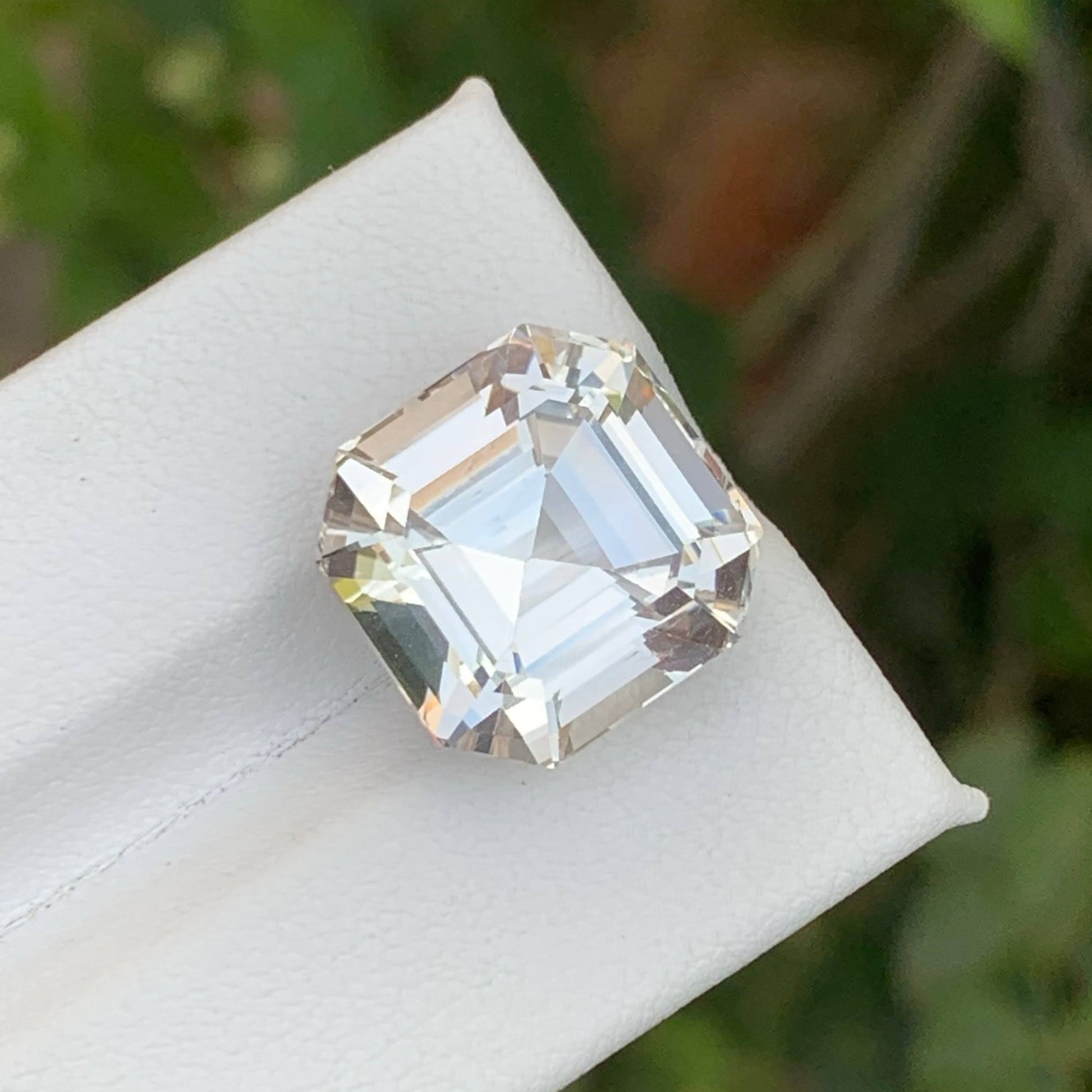 18.50 Carats Golden Topaz Stone