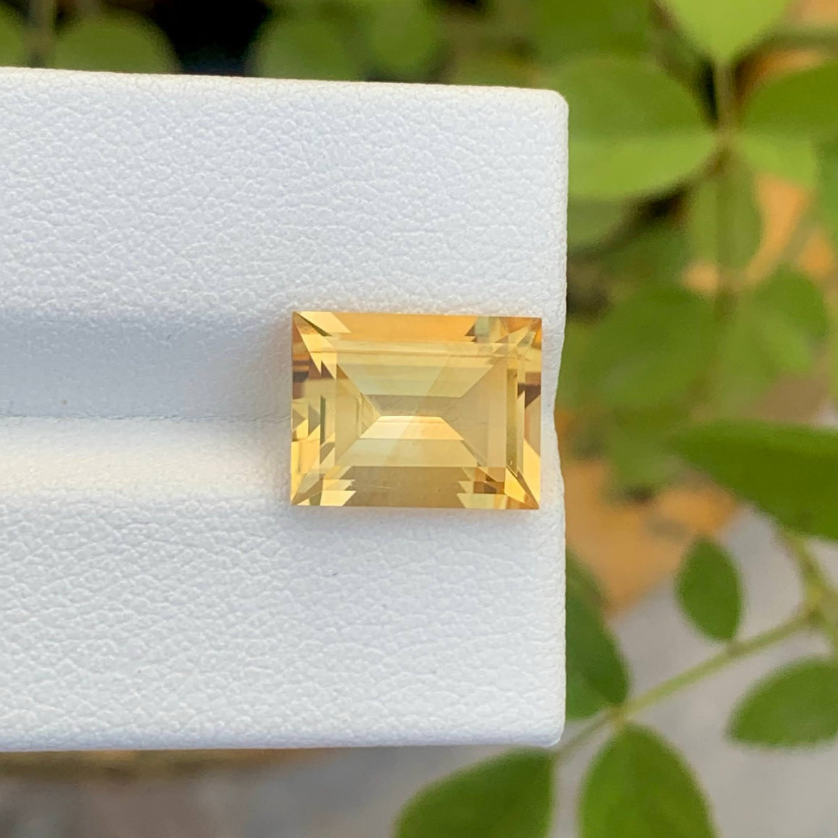 4-45-carat-loose-golden-citrine-baguette-cut-brazil