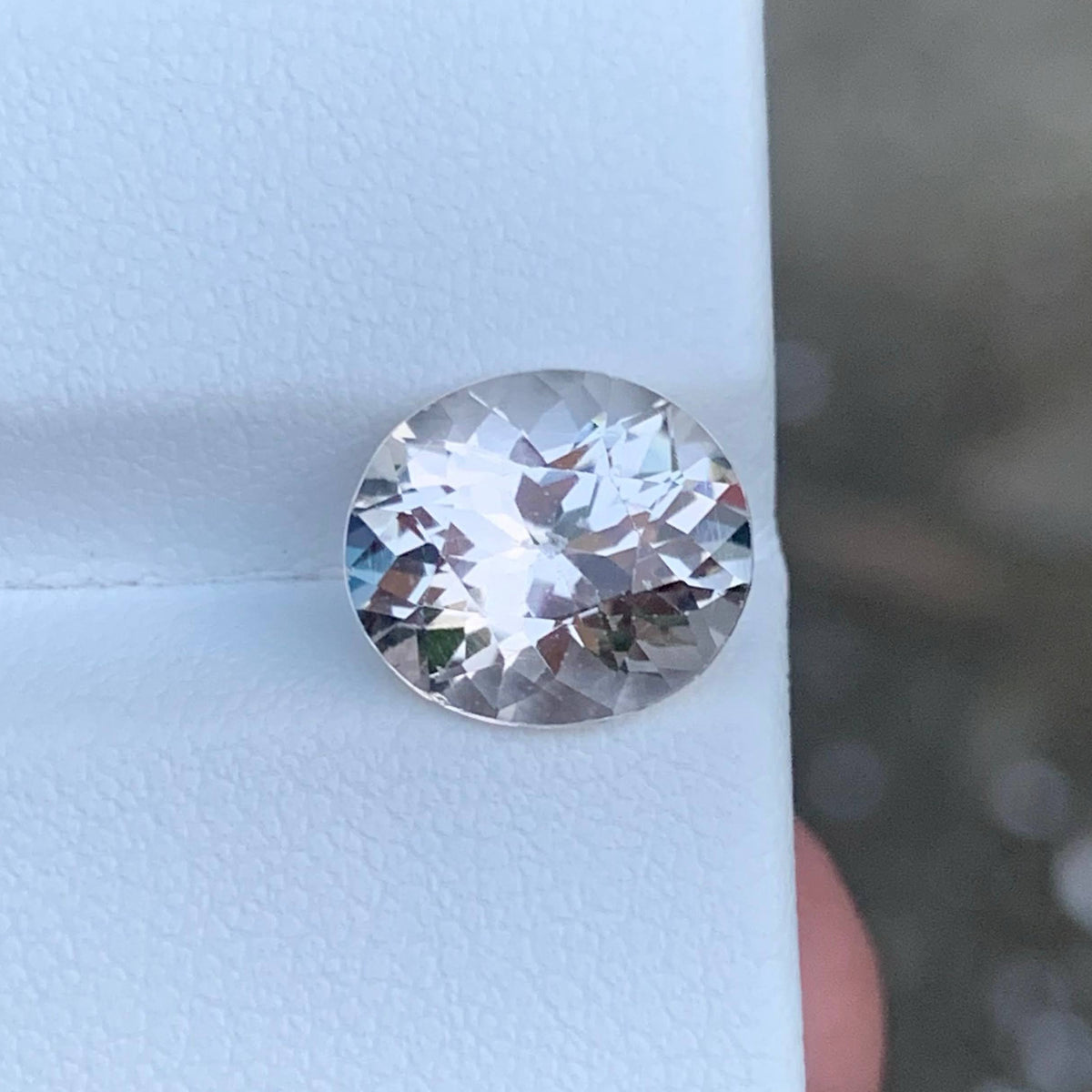 4-40-carat-golden-topaz-oval-cut-pakistan-gemstone