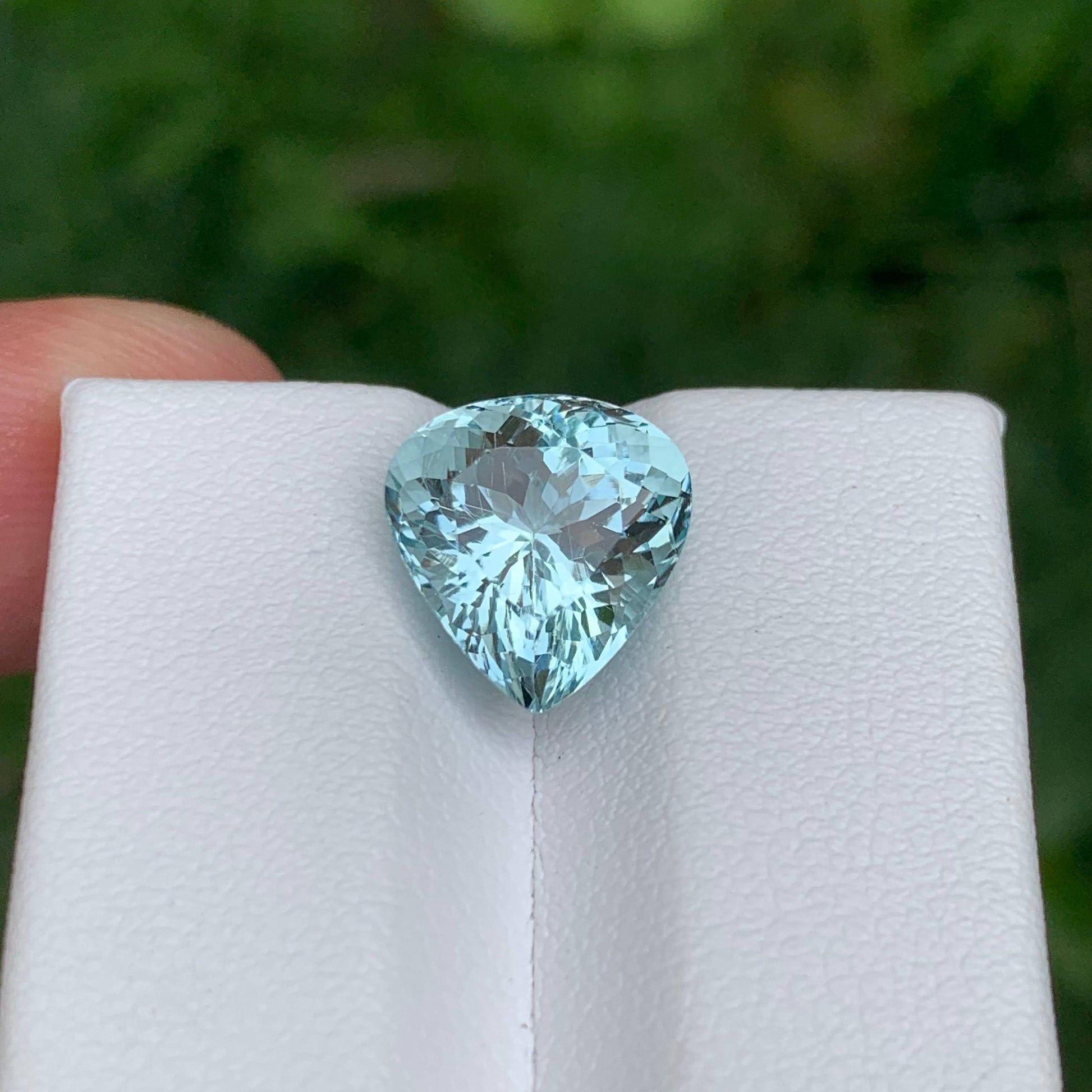 4.45 Carats Light Blue Aquamarine