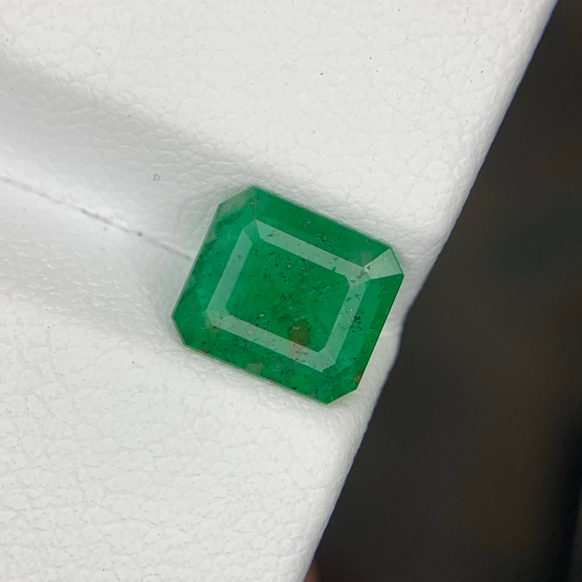 1.25 Carat Natural Loose Green Color Emerald For Emerald Cut Swat Gemstone