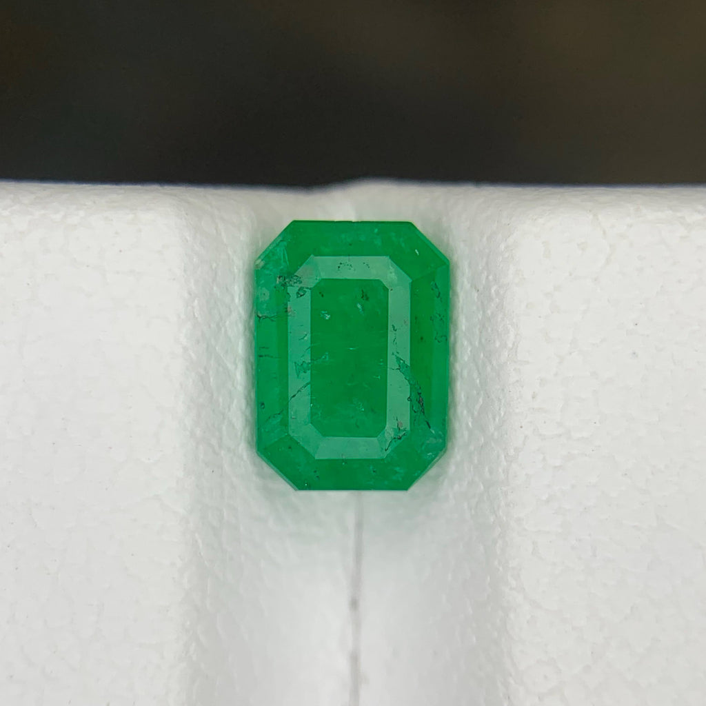 0.95 Carat Natural Loose Green Color Emerald Stone Emerald Cut Gemstone