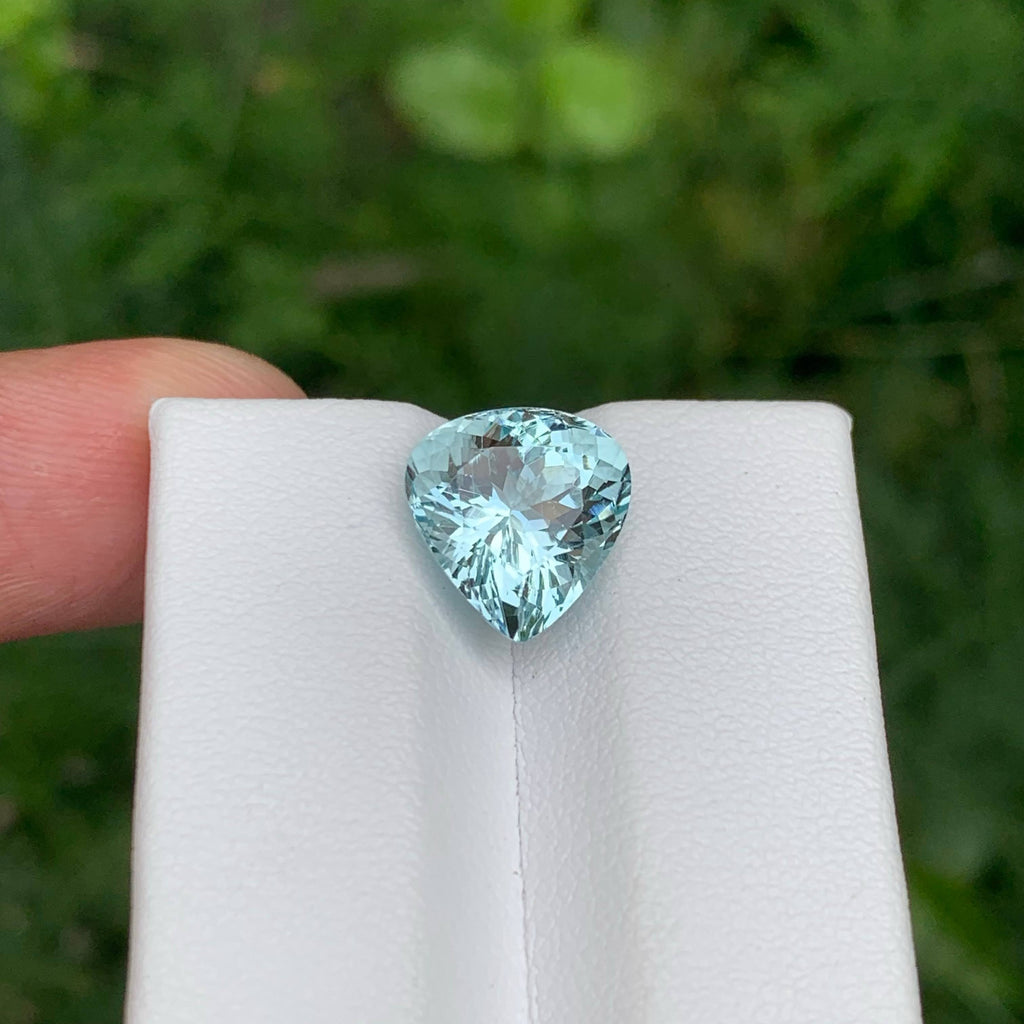 4.45 Carats Light Blue Aquamarine