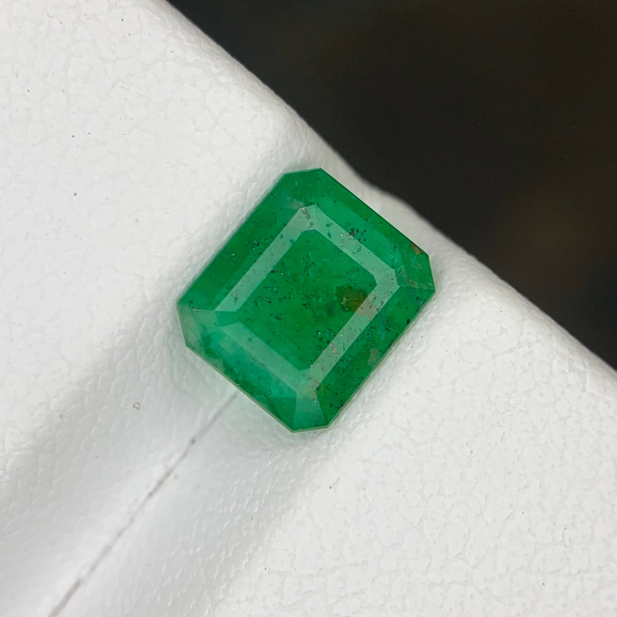 1.25 Carat Natural Loose Green Color Emerald For Emerald Cut Swat Gemstone