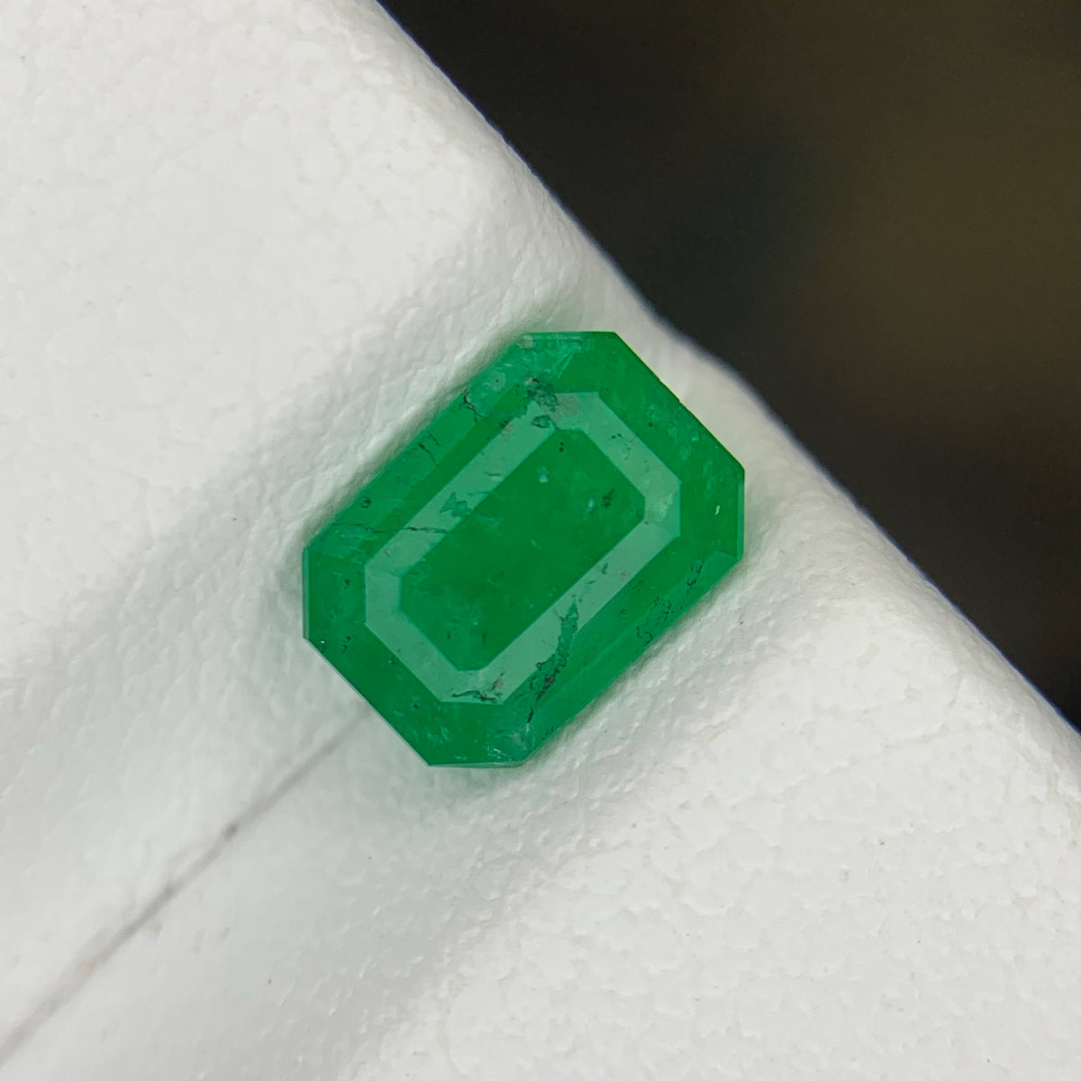 0.95 Carat Natural Loose Green Color Emerald Stone Emerald Cut Gemstone