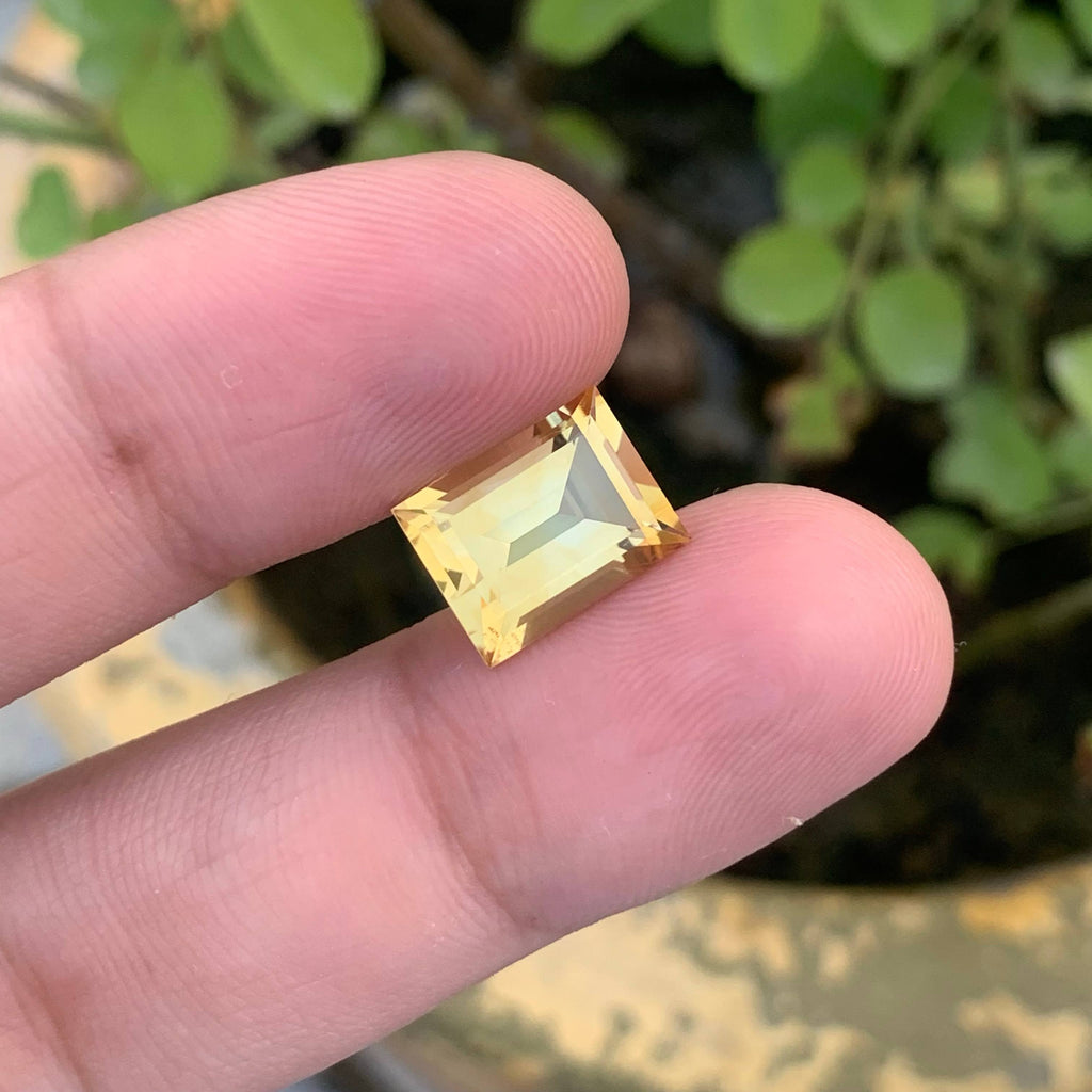 4.45 Carat Loose Golden Citrine – Baguette Cut, Brazil