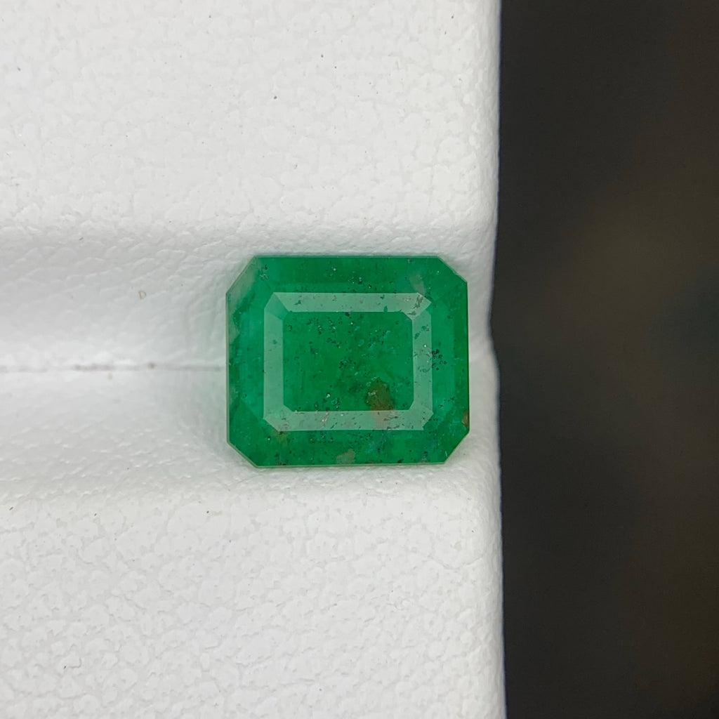 1.25 Carat Natural Loose Green Color Emerald For Emerald Cut Swat Gemstone